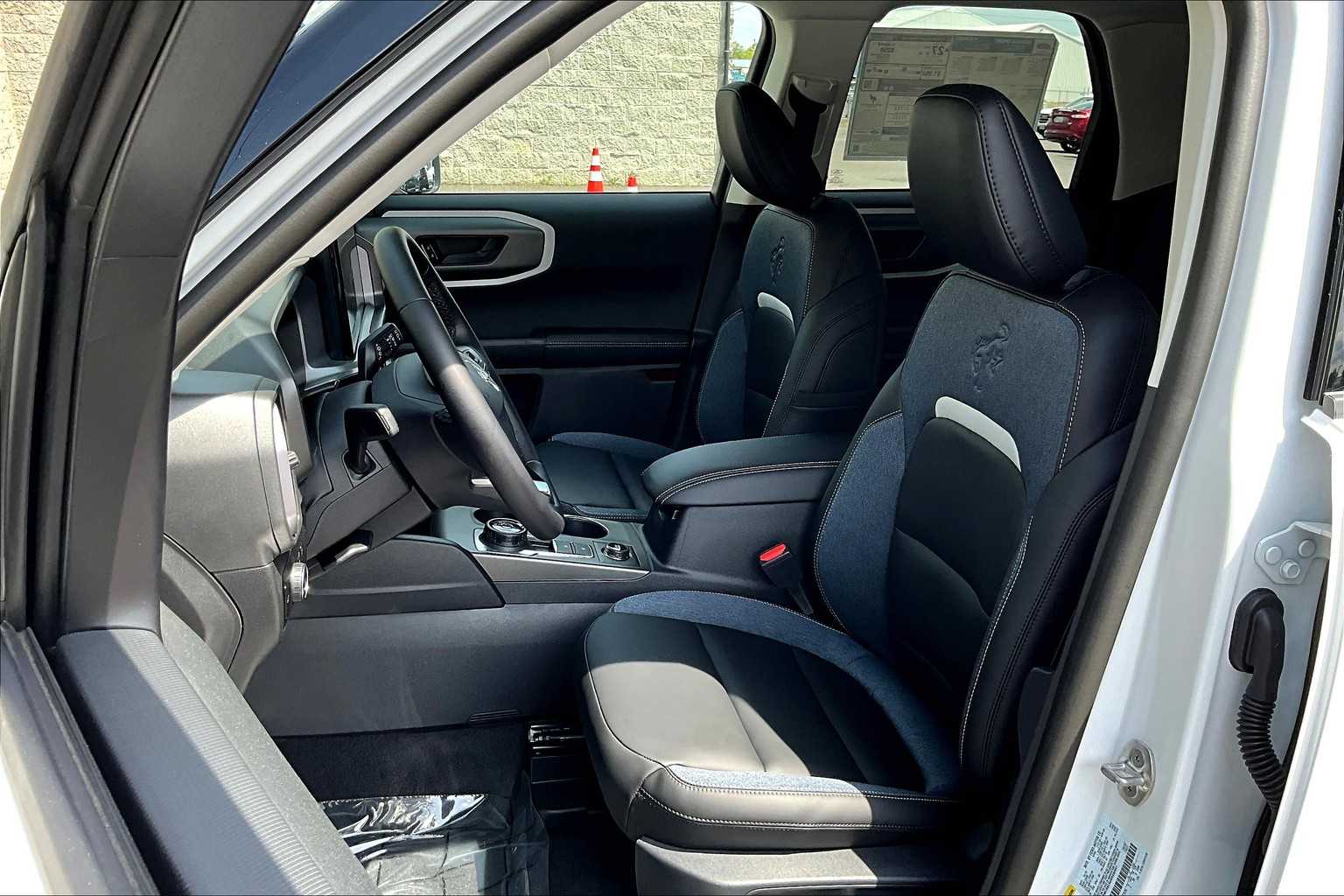 Thumbnail: 2025 Ford Bronco Sport - 11