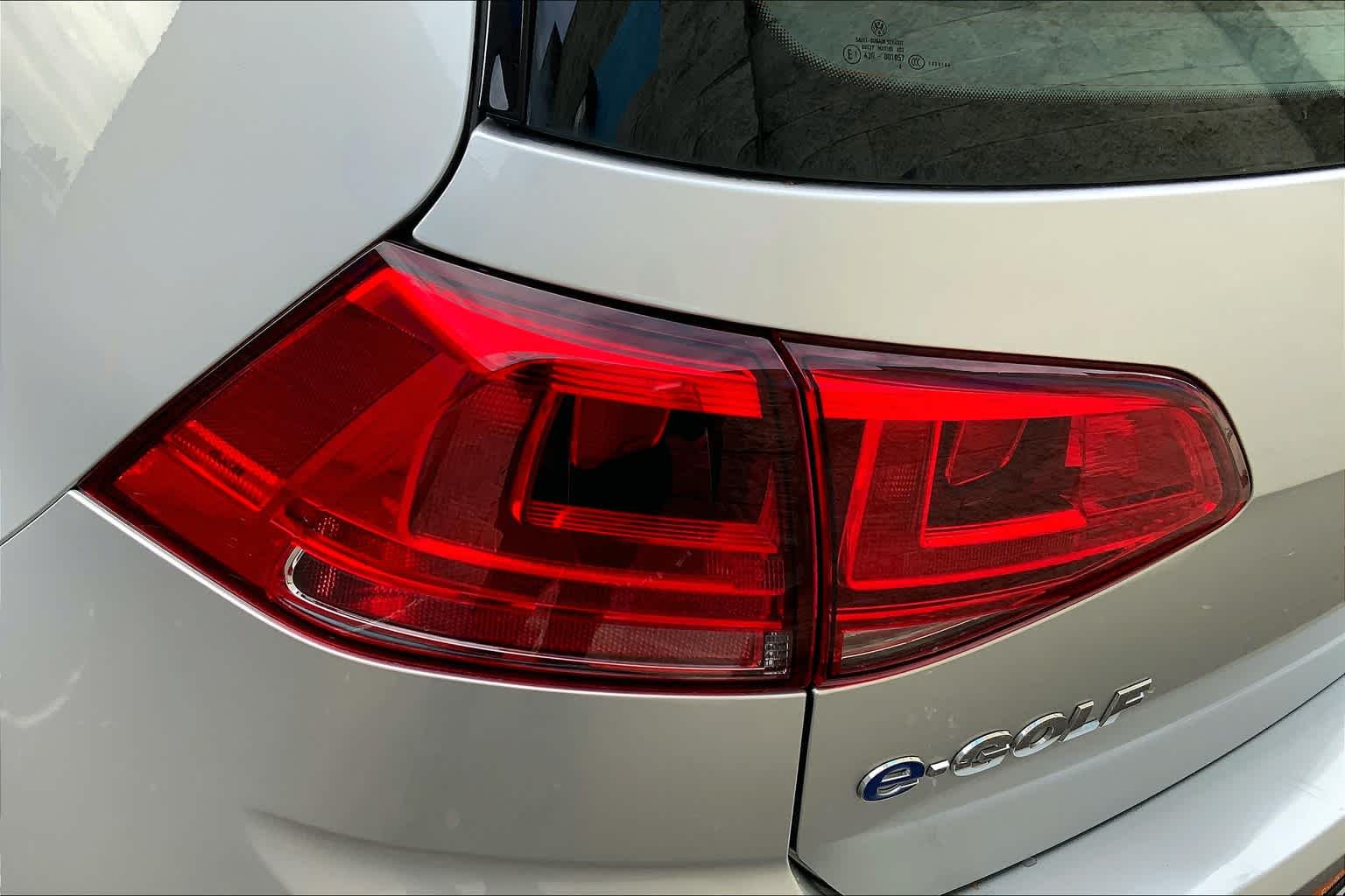 Thumbnail: 2016 Volkswagen e-Golf - 31