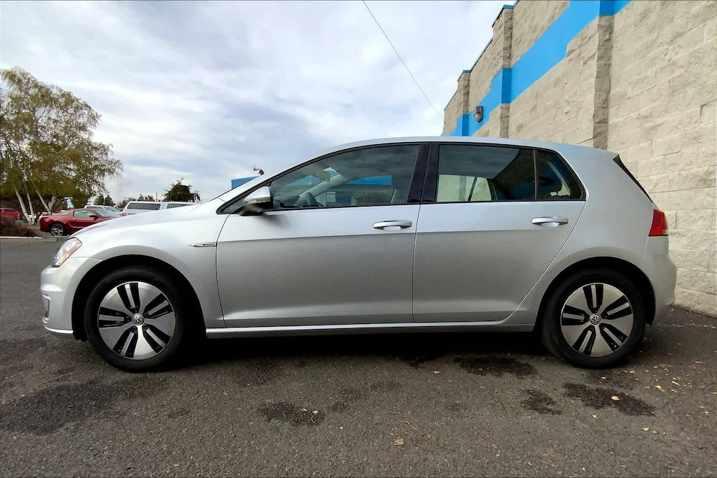 Used 2016 Volkswagen e-Golf SE Hatchback