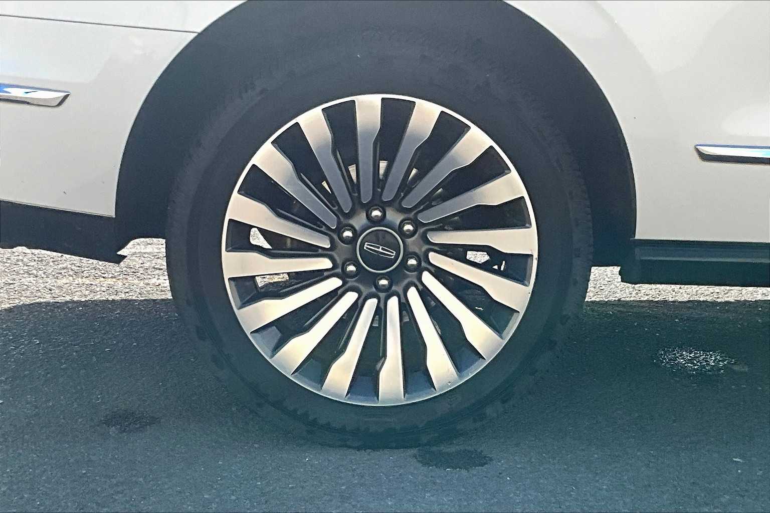 Thumbnail: 2019 Lincoln Navigator - 35