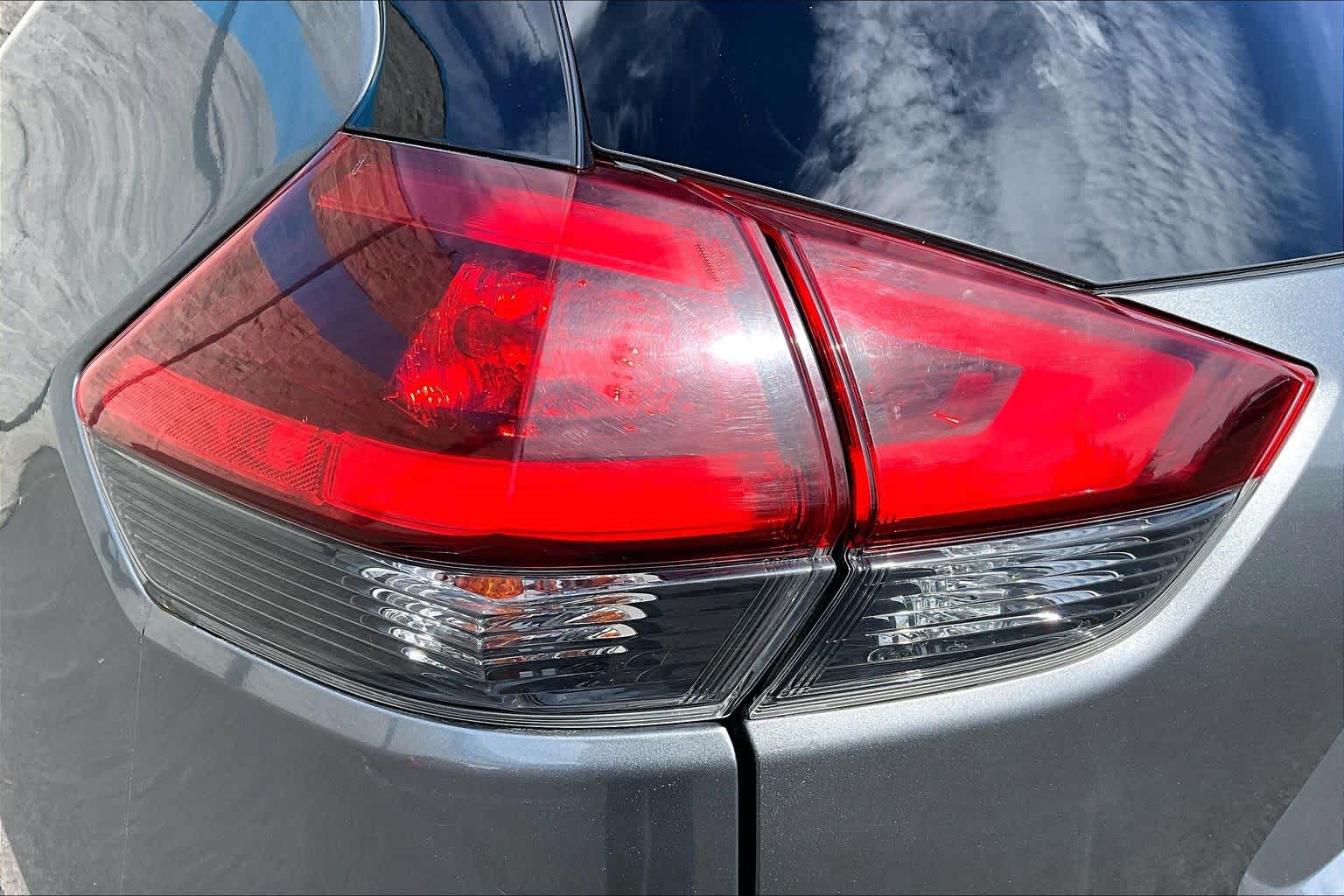 Thumbnail: 2018 Nissan Rogue - 32