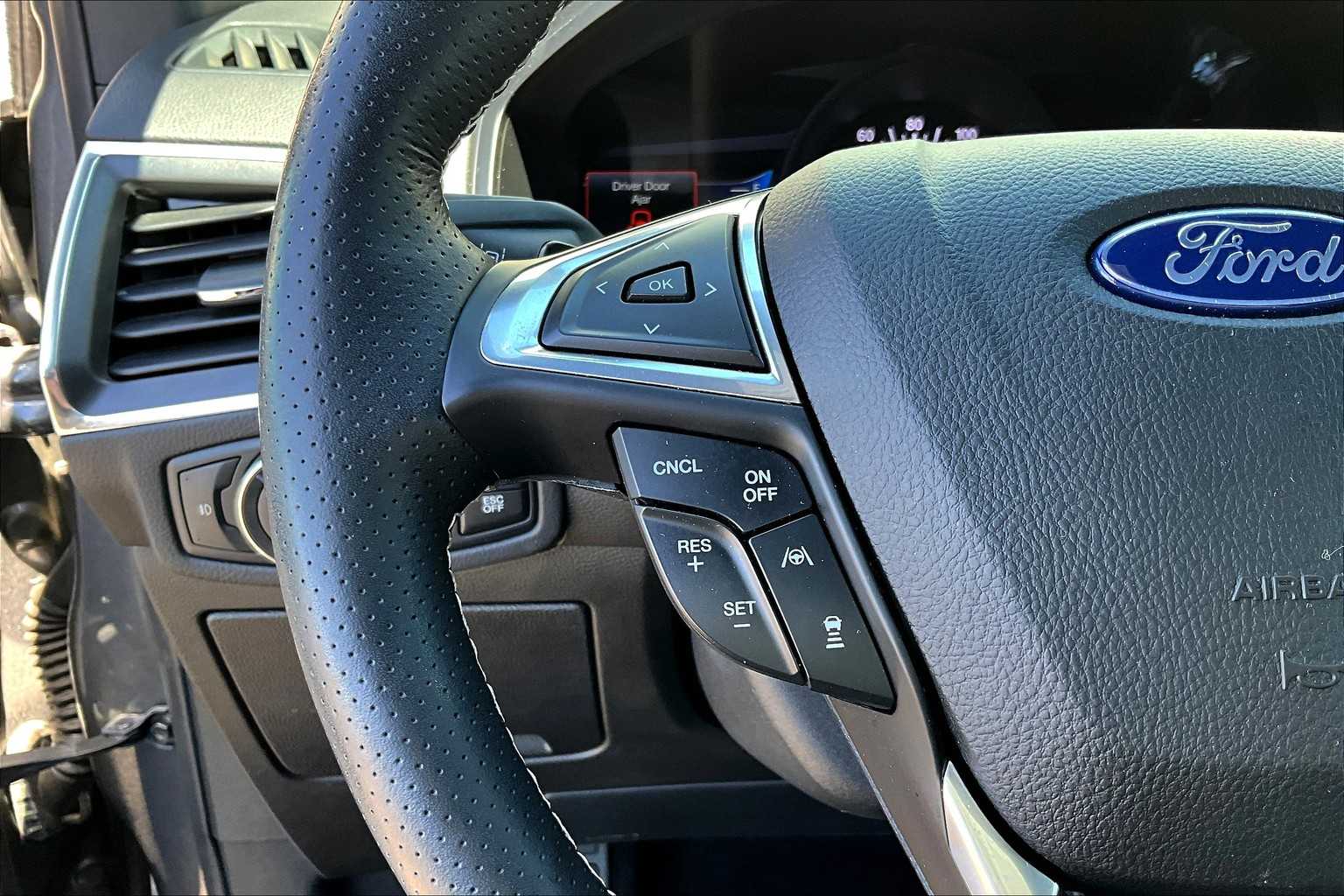 2022 Ford Edge ST 24