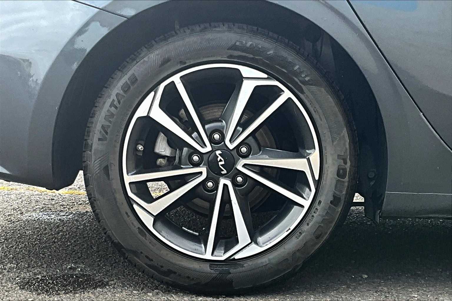 Thumbnail: 2023 Kia Forte - 36