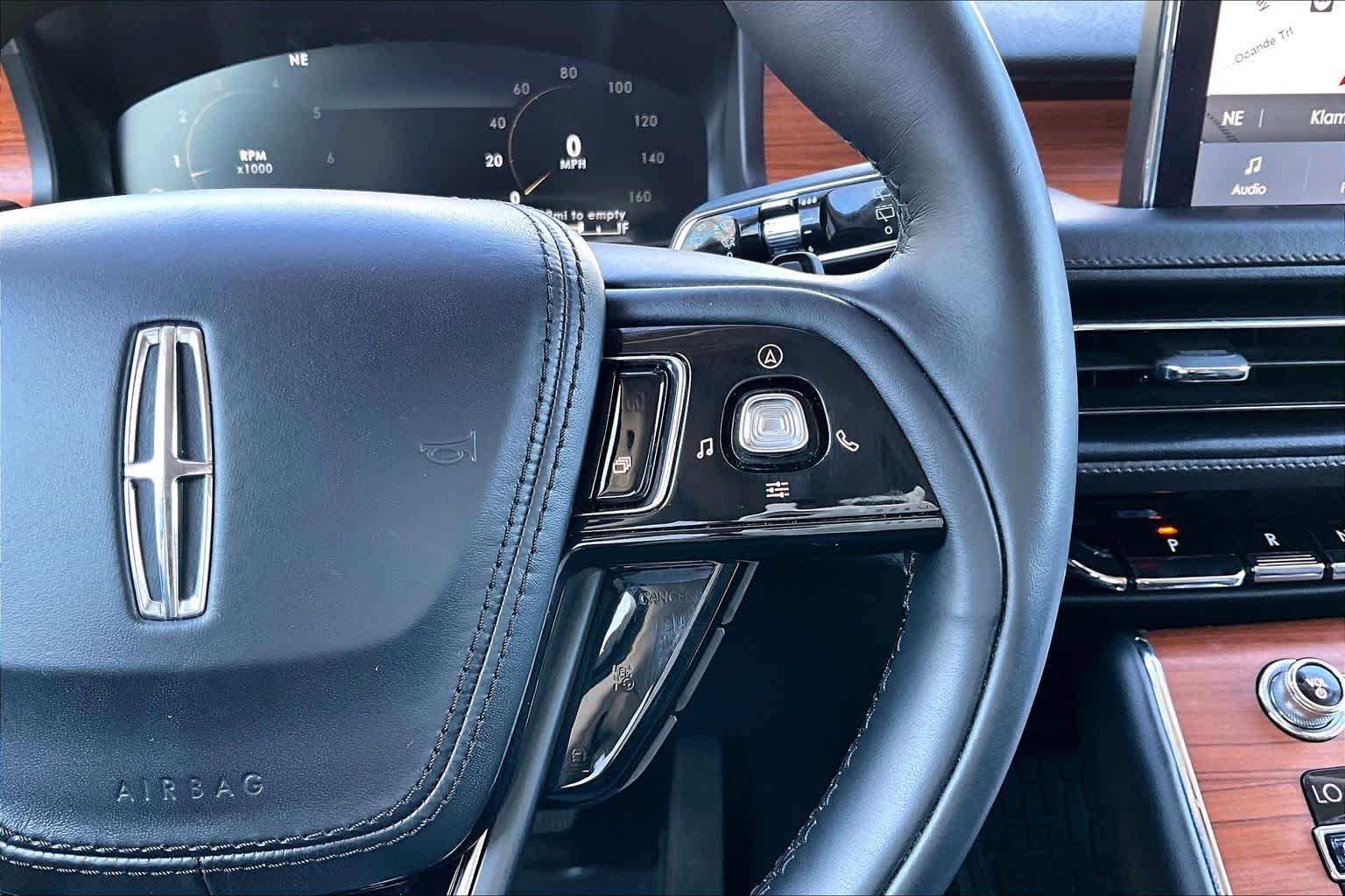 Thumbnail: 2020 Lincoln Aviator - 25