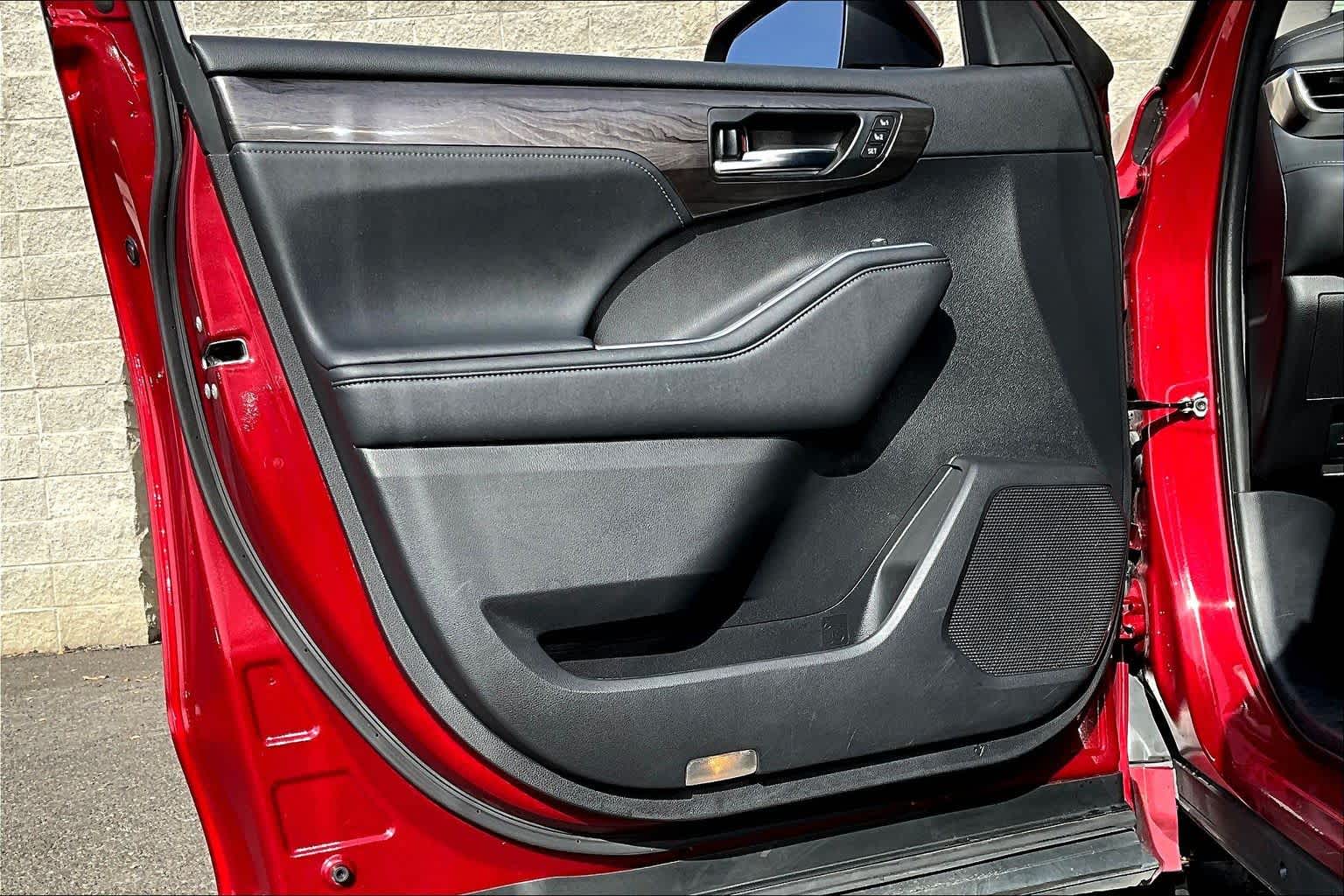 Thumbnail: 2021 Toyota Highlander - 27