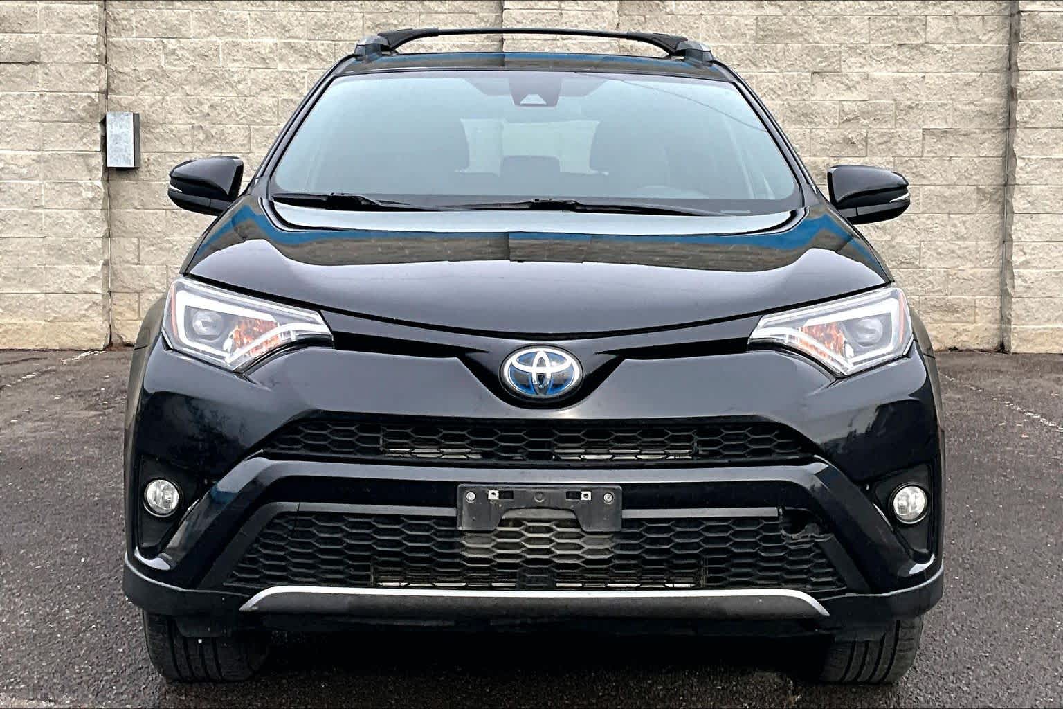 Thumbnail: 2017 Toyota RAV4 - 6