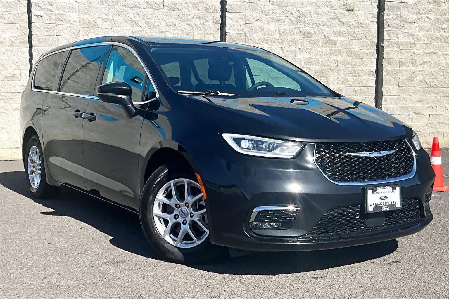 Thumbnail: 2023 Chrysler Pacifica - 21