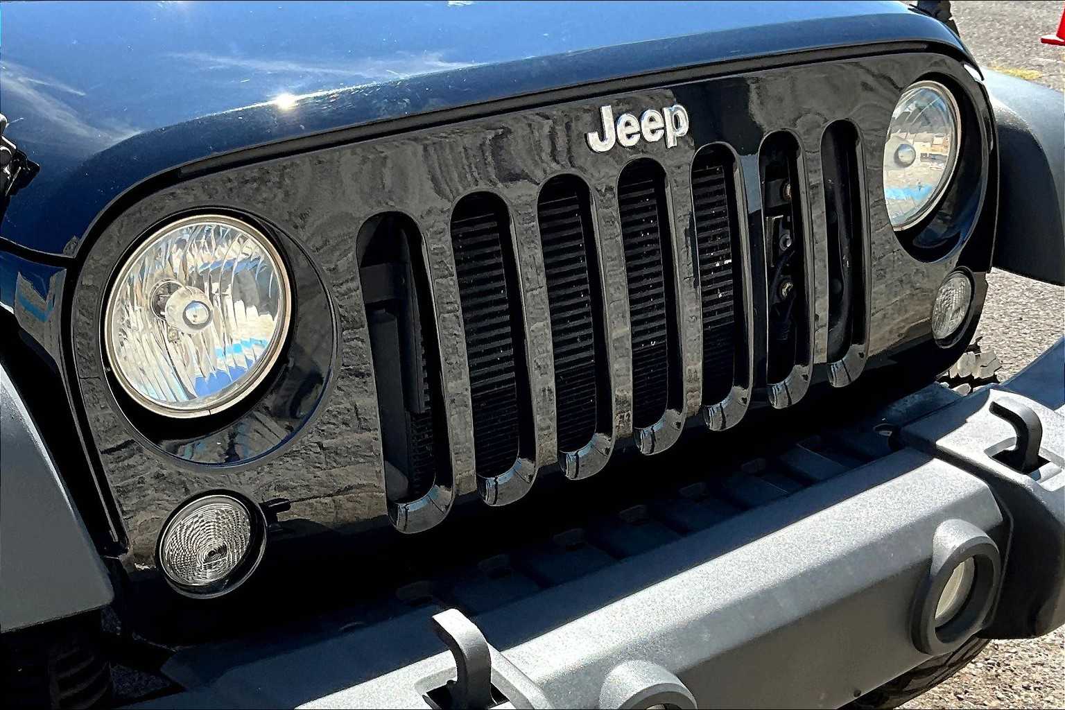 Thumbnail: 2017 Jeep Wrangler - 33