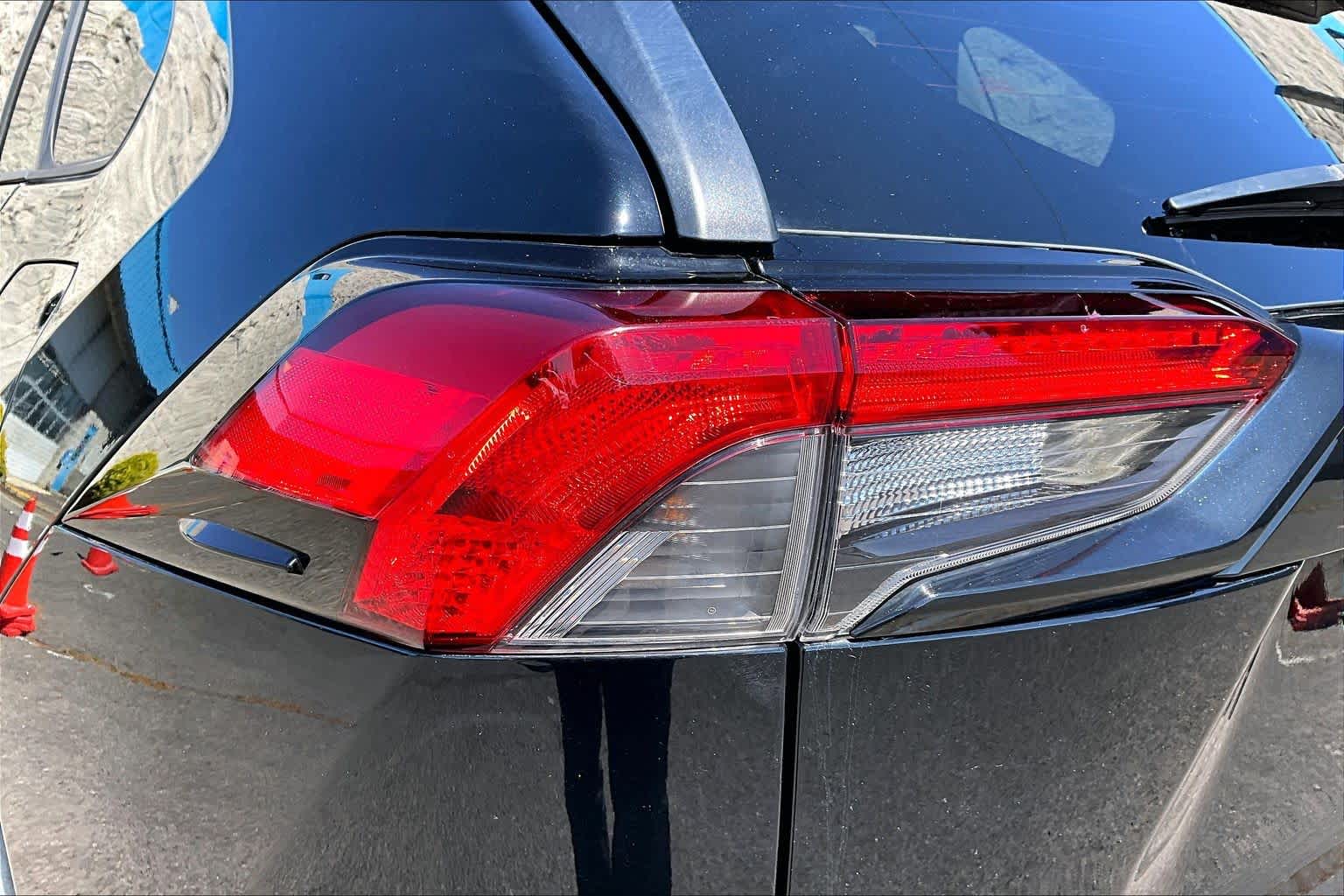 Thumbnail: 2021 Toyota RAV4 - 32