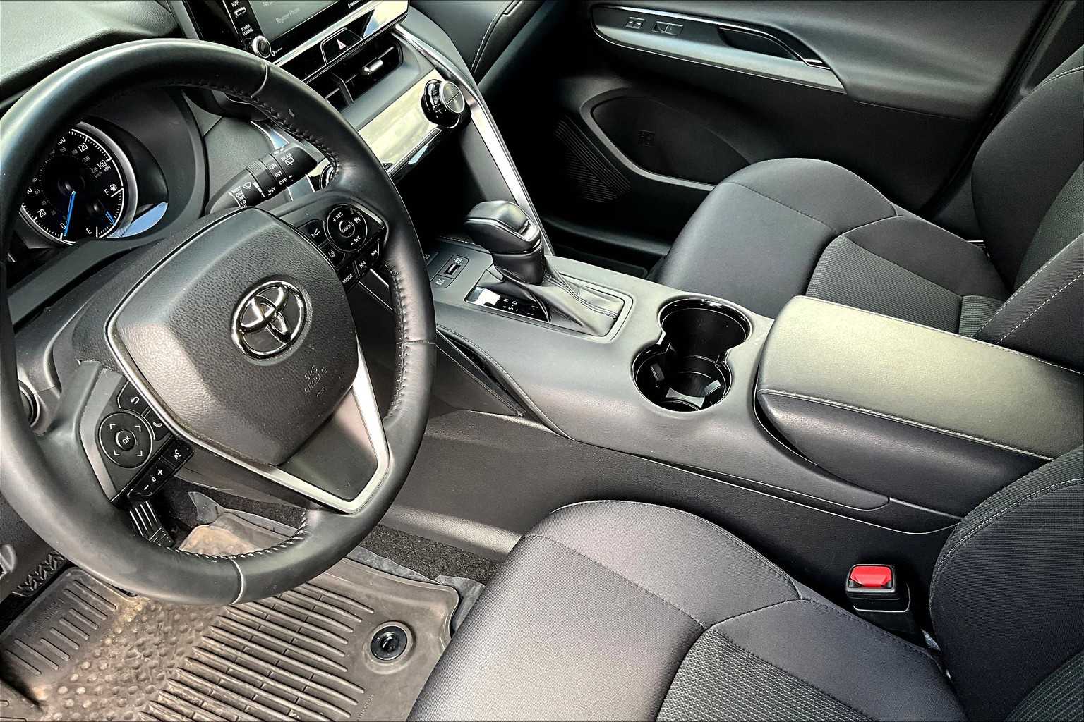 2022 Toyota Venza LE 16