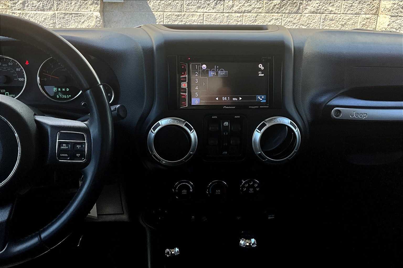 2016 Jeep Wrangler Unlimited Sahara 15