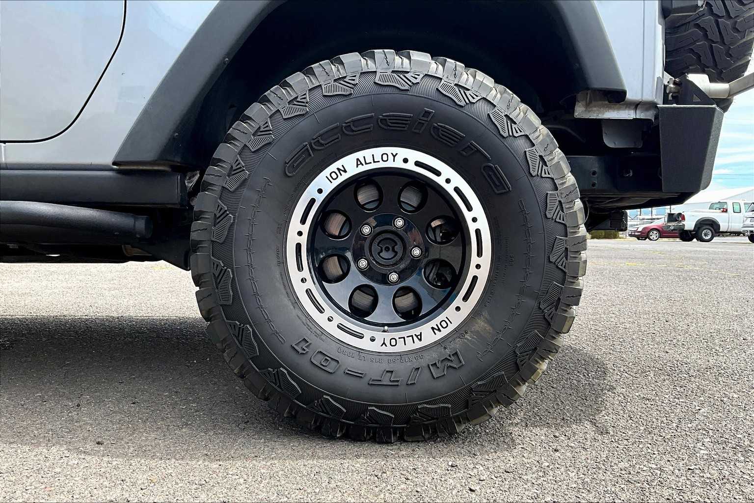 Thumbnail: 2013 Jeep Wrangler - 32