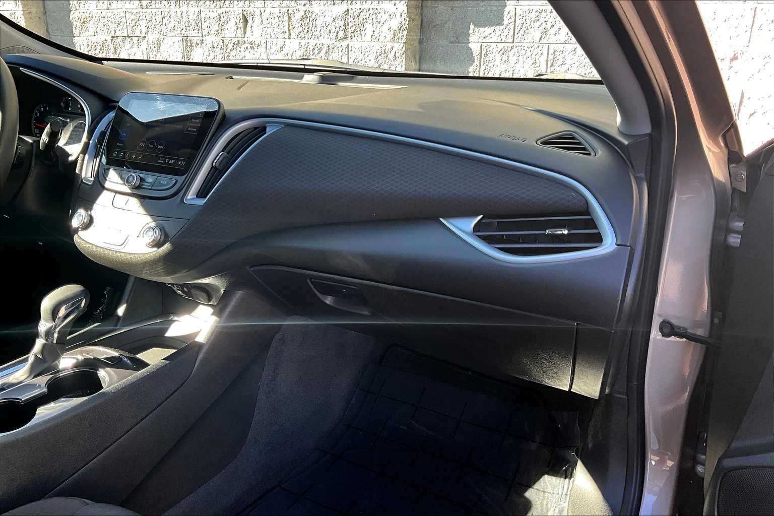 Thumbnail: 2023 Chevrolet Malibu - 23