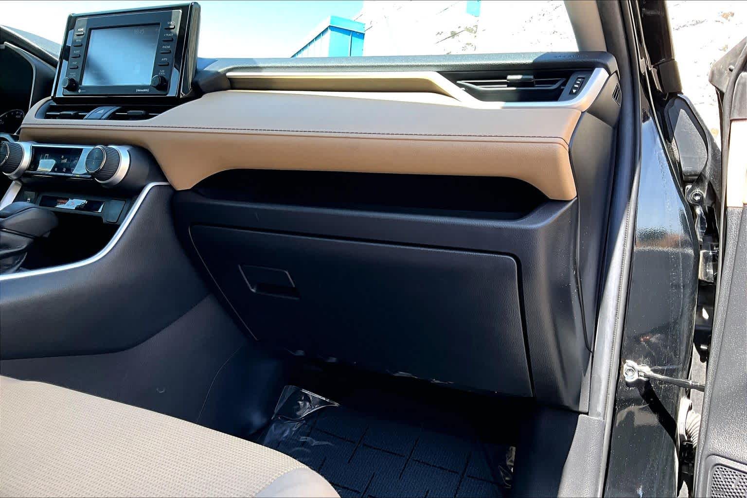 Thumbnail: 2021 Toyota RAV4 - 23