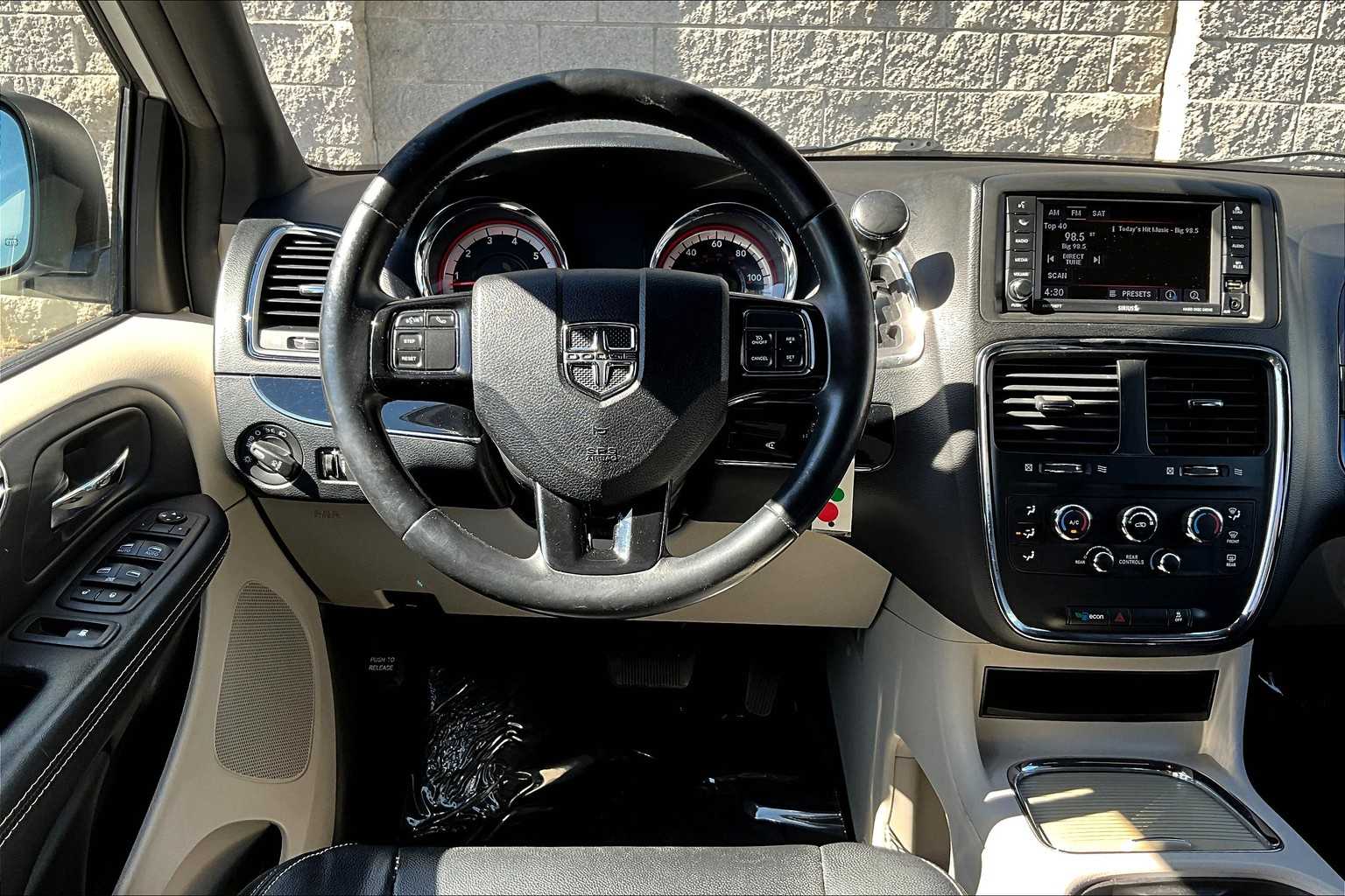 Thumbnail: 2017 Dodge Grand Caravan - 14
