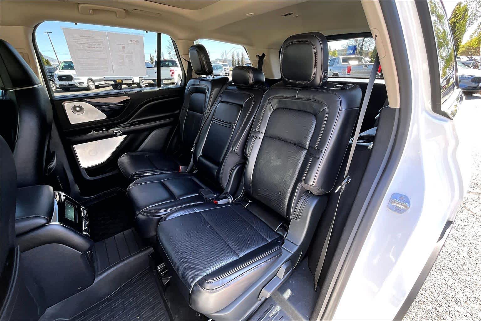 Thumbnail: 2020 Lincoln Aviator - 29