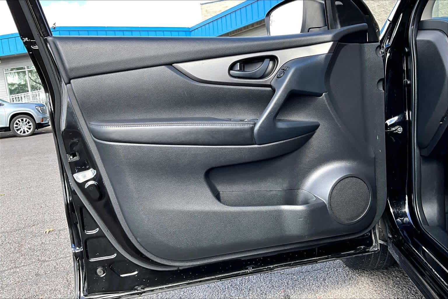 Thumbnail: 2021 Nissan Rogue Sport - 27