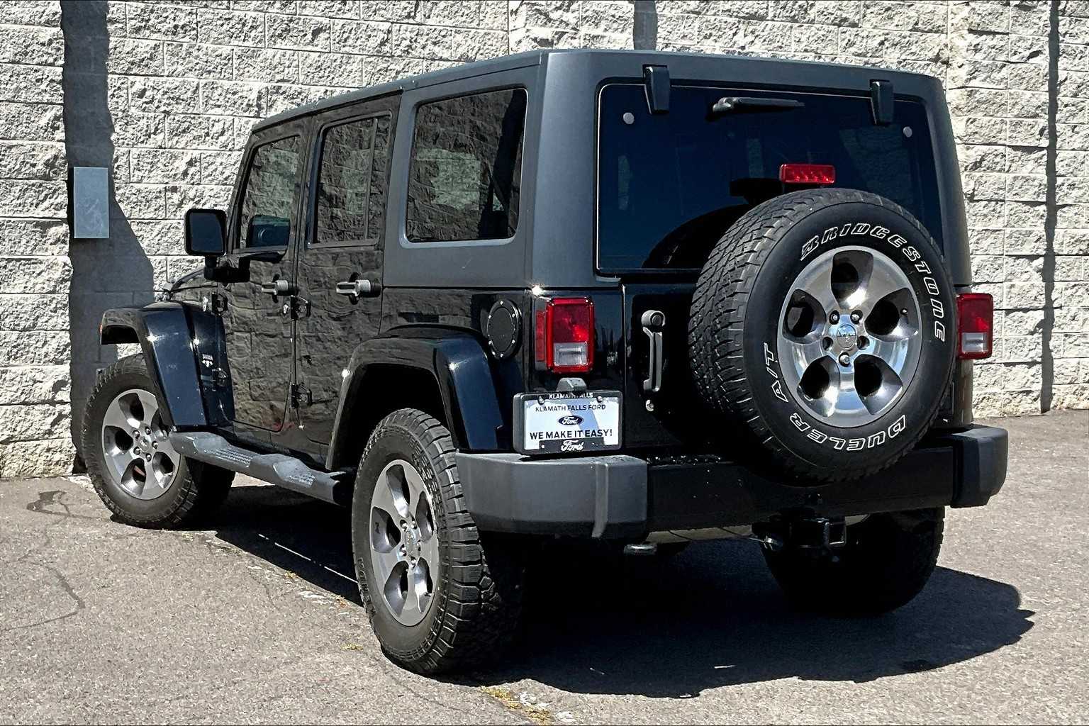 2016 Jeep Wrangler Unlimited Sahara 4