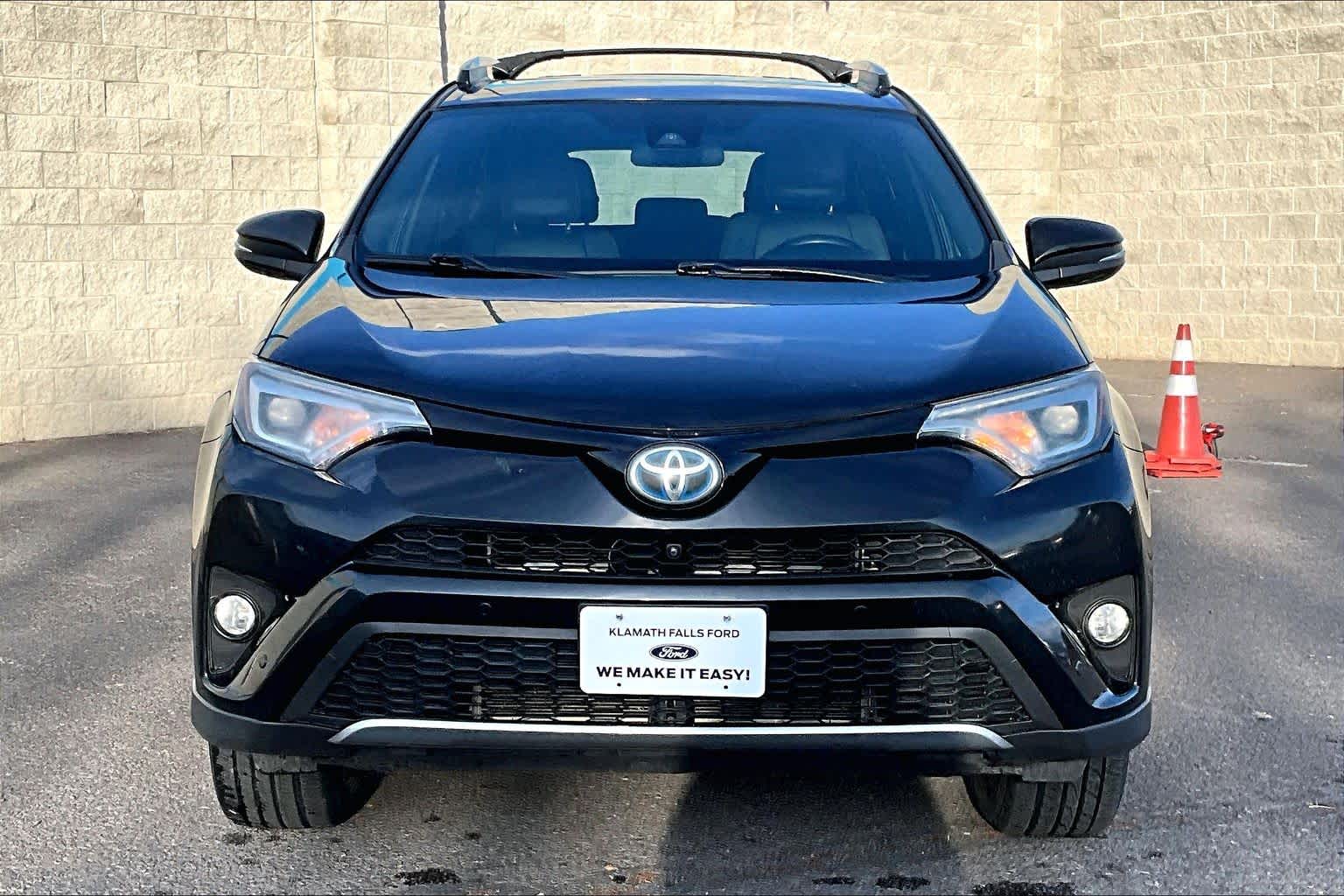 Thumbnail: 2017 Toyota RAV4 - 6