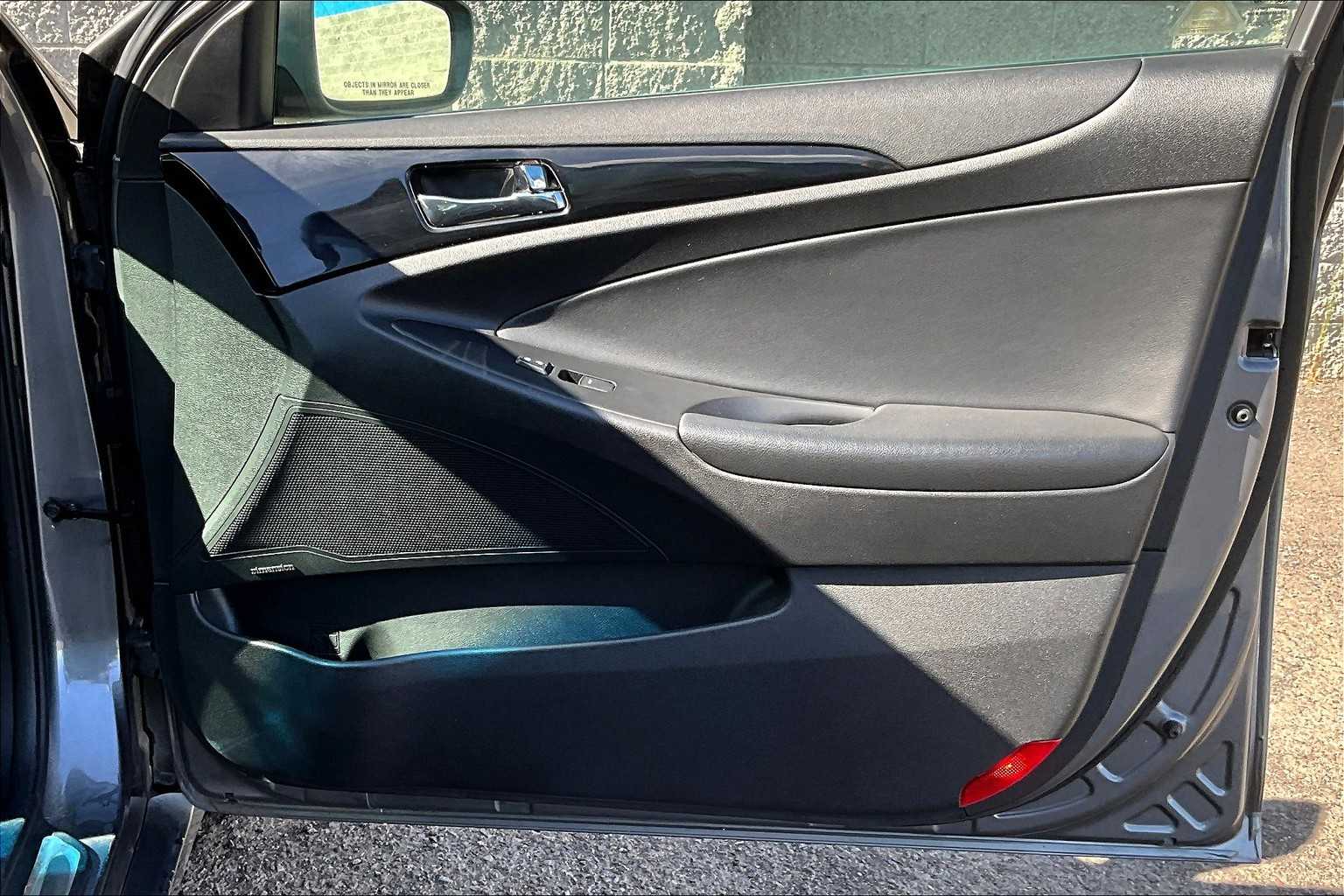 Thumbnail: 2011 Hyundai Sonata - 28