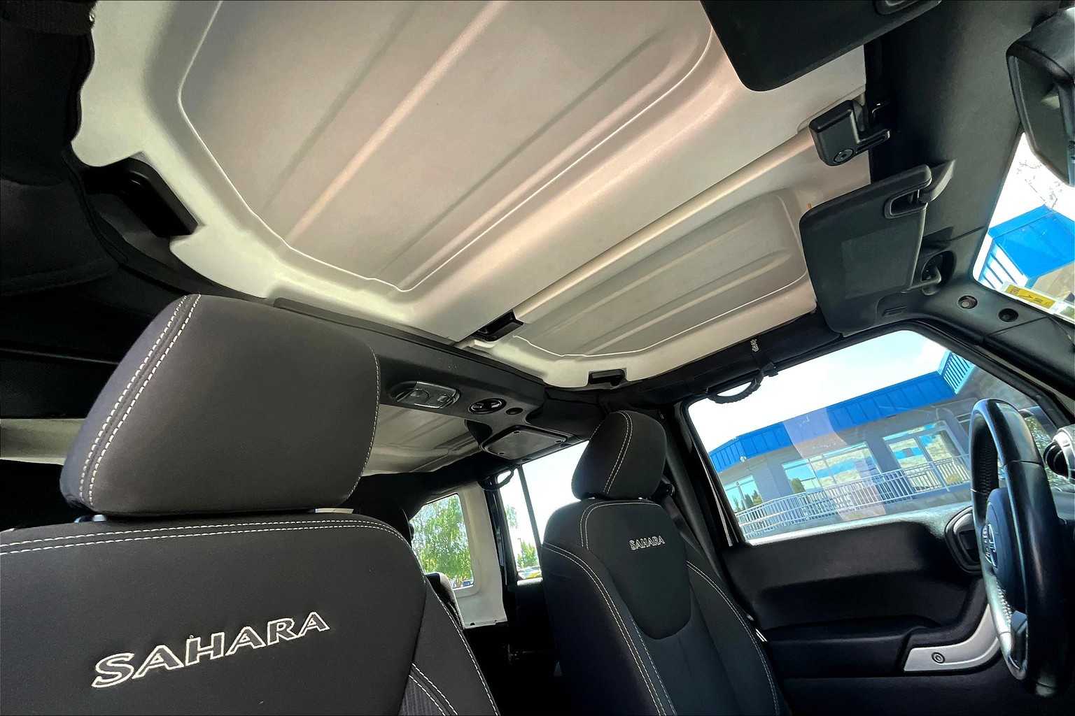2016 Jeep Wrangler Unlimited Sahara 30