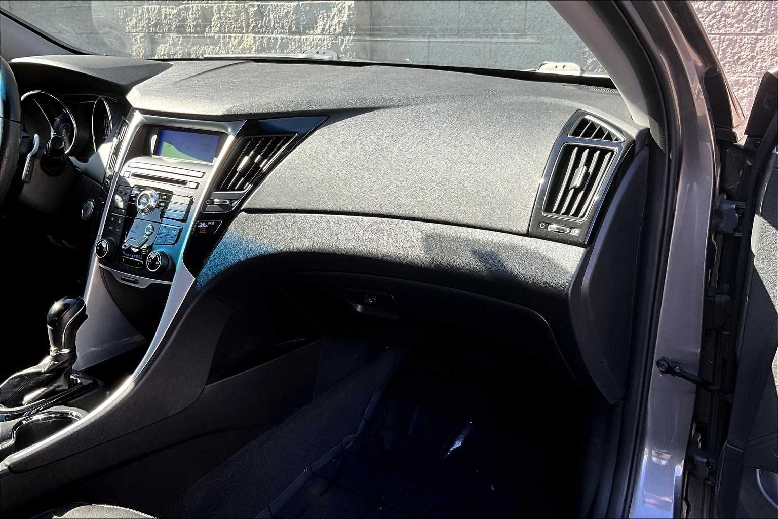 Thumbnail: 2011 Hyundai Sonata - 23