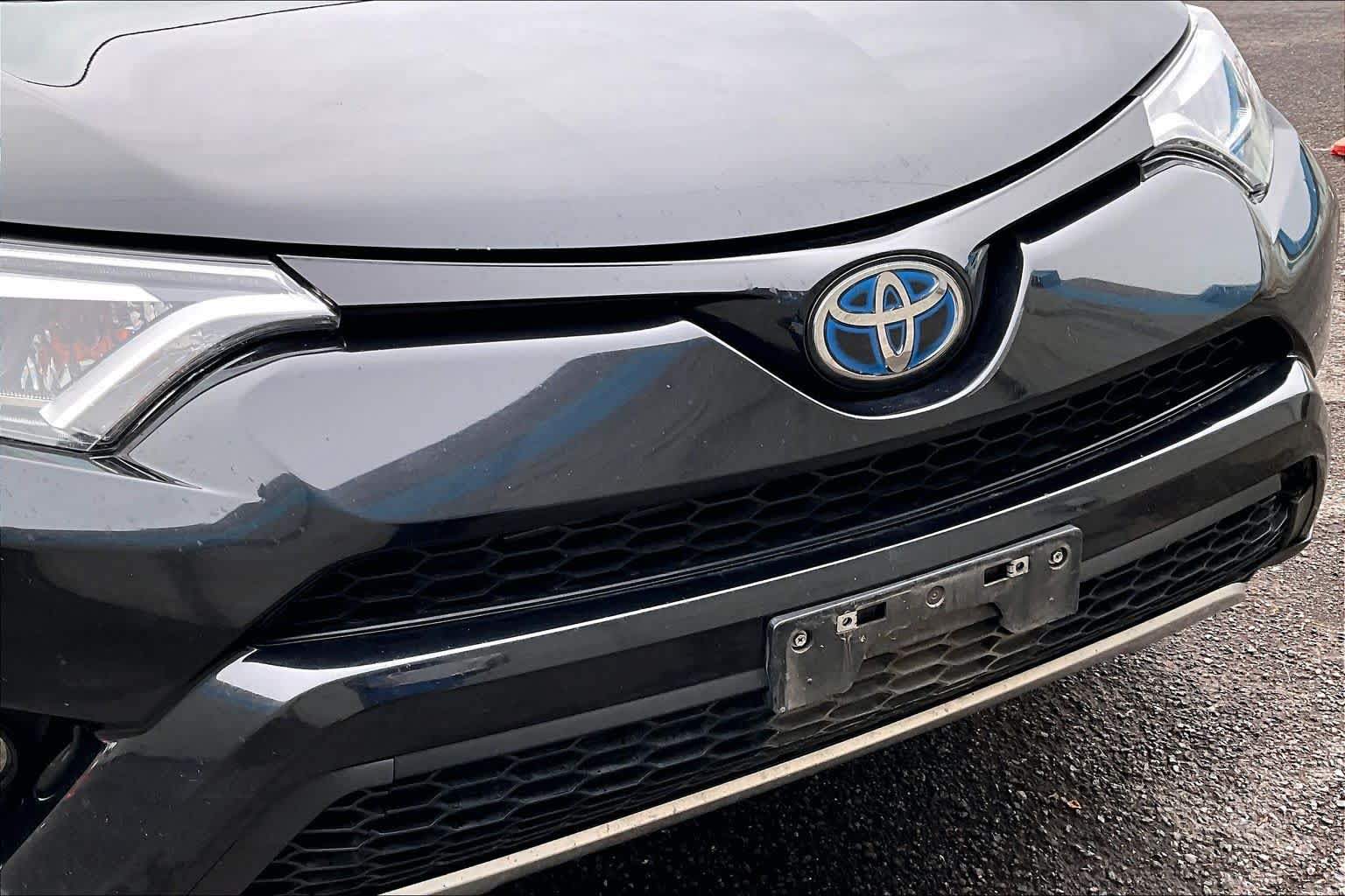 Thumbnail: 2017 Toyota RAV4 - 33