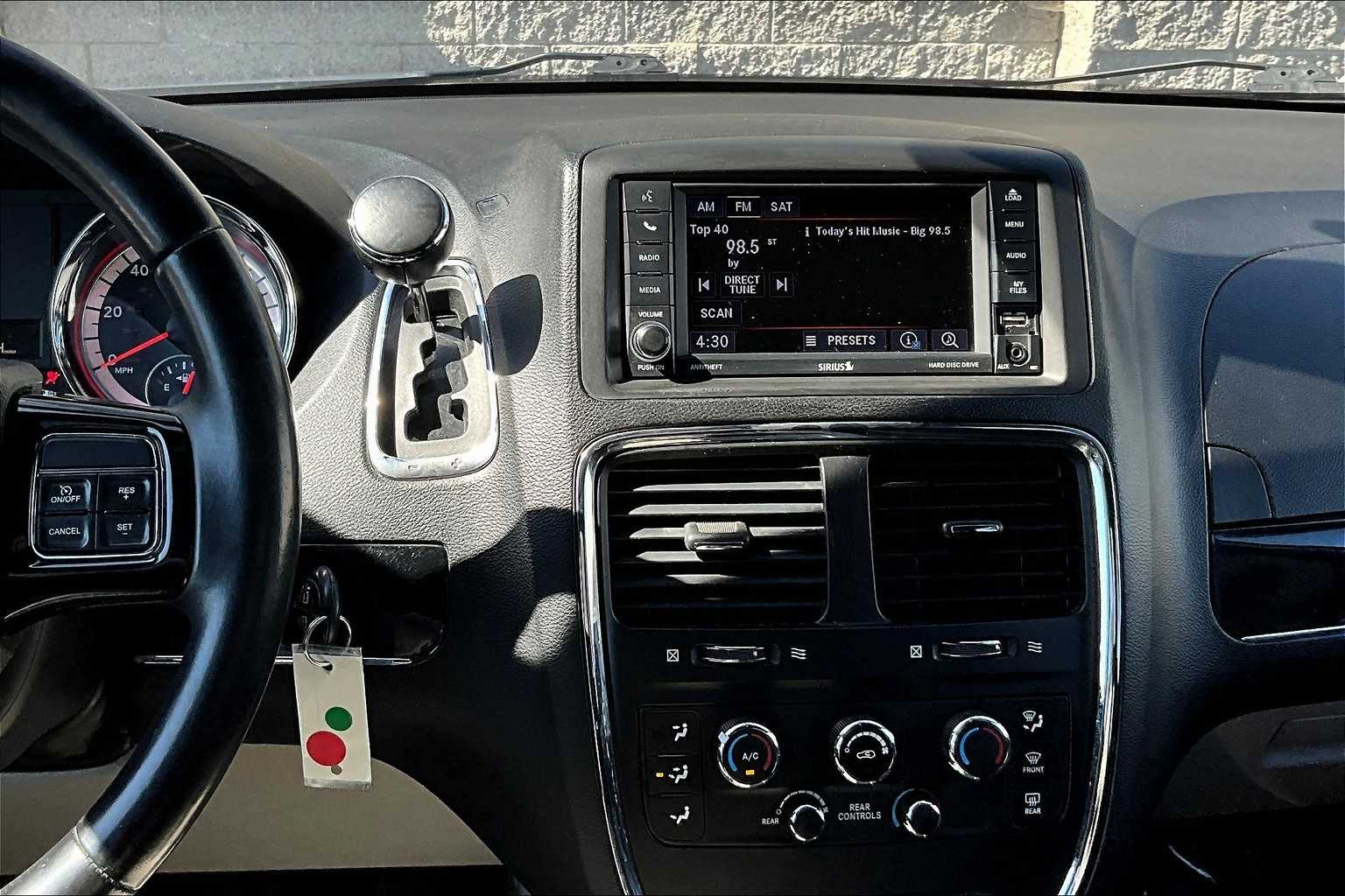 Thumbnail: 2017 Dodge Grand Caravan - 15