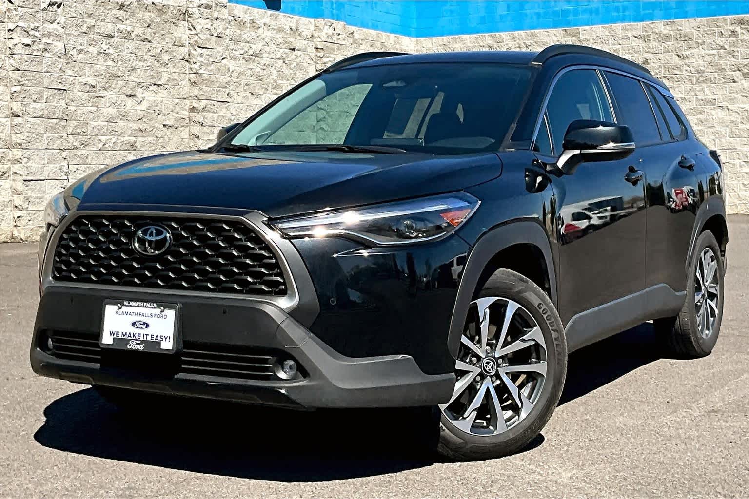 2023 Toyota Corolla Cross XLE -
                  Klamath Falls, OR