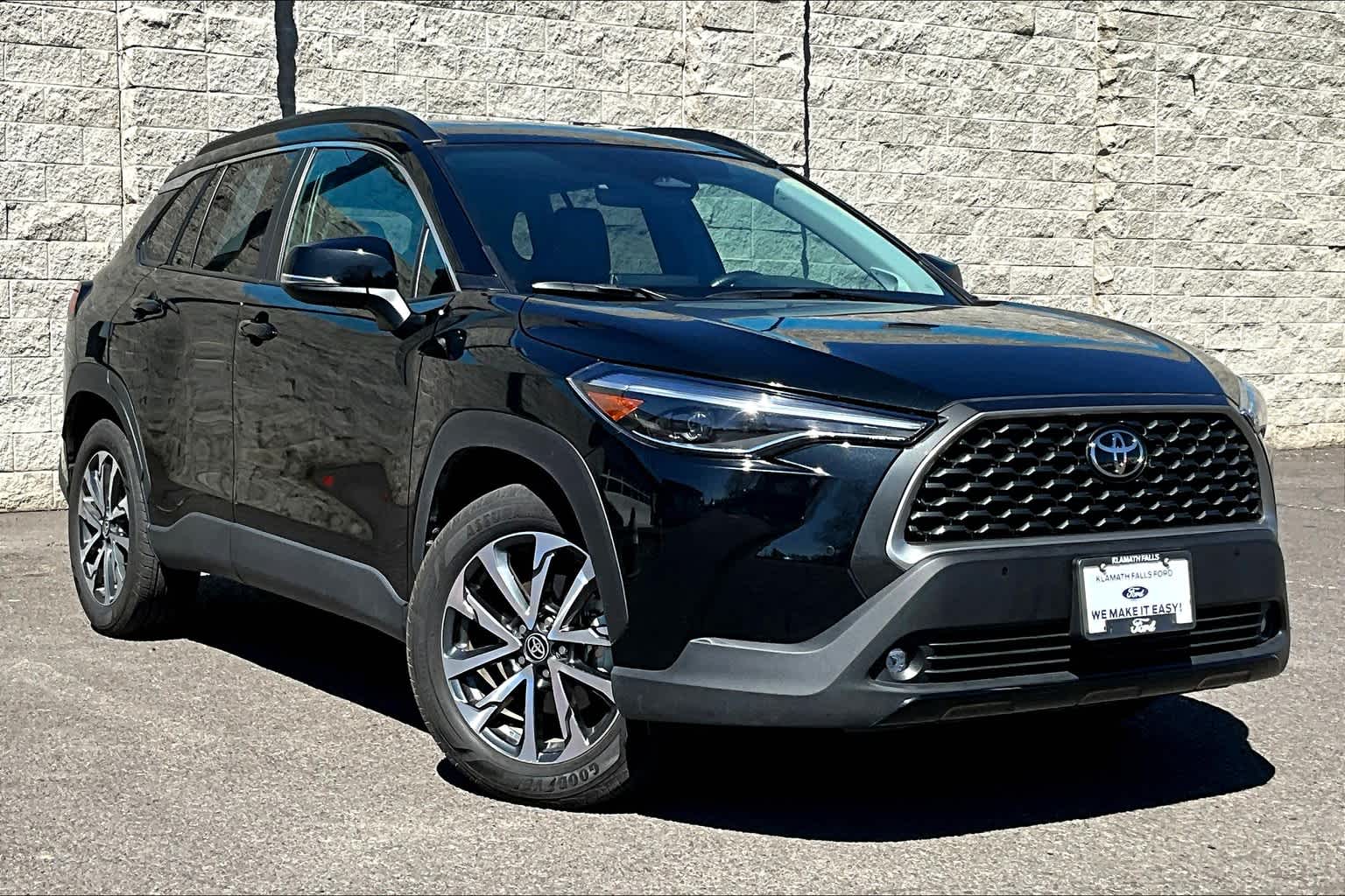 2023 Toyota Corolla Cross XLE 21