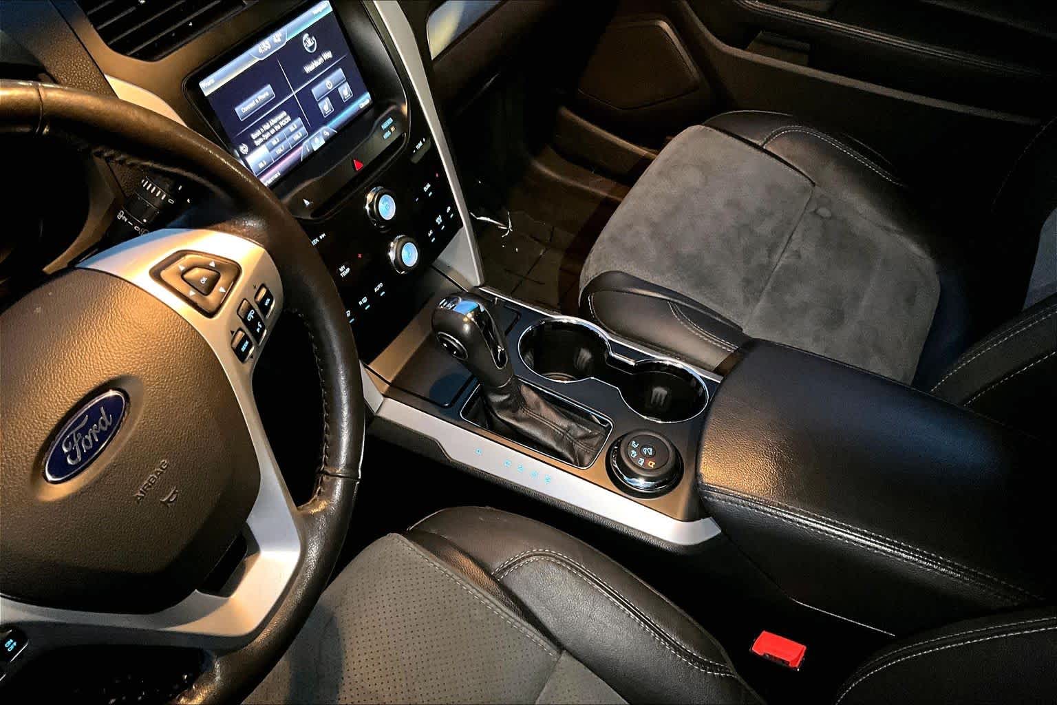 Thumbnail: 2015 Ford Explorer - 16