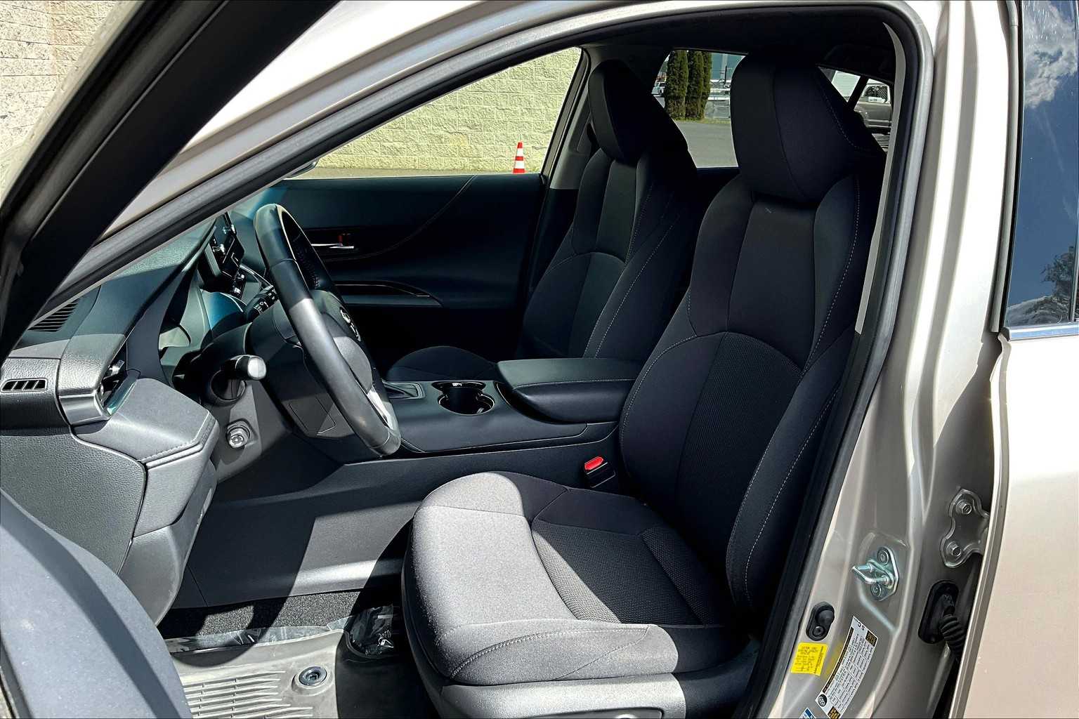 2022 Toyota Venza LE 11