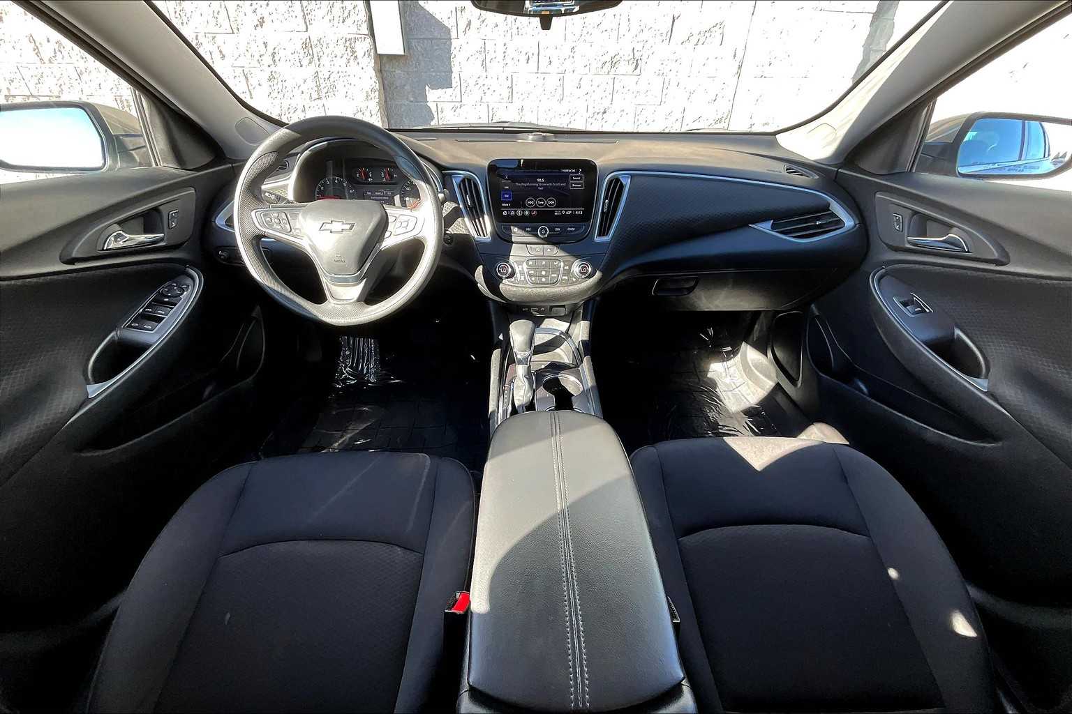 Thumbnail: 2023 Chevrolet Malibu - 10