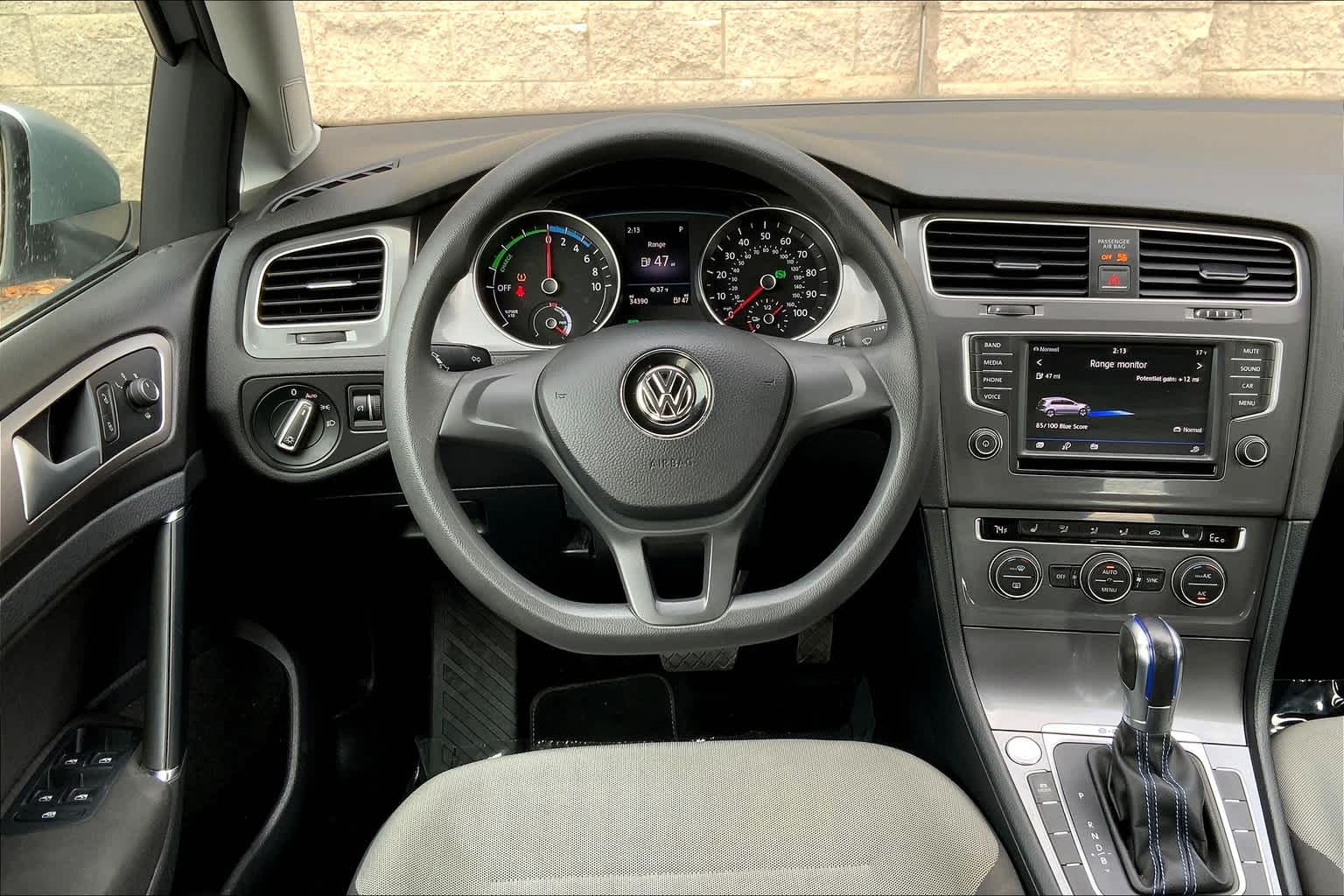 Thumbnail: 2016 Volkswagen e-Golf - 14