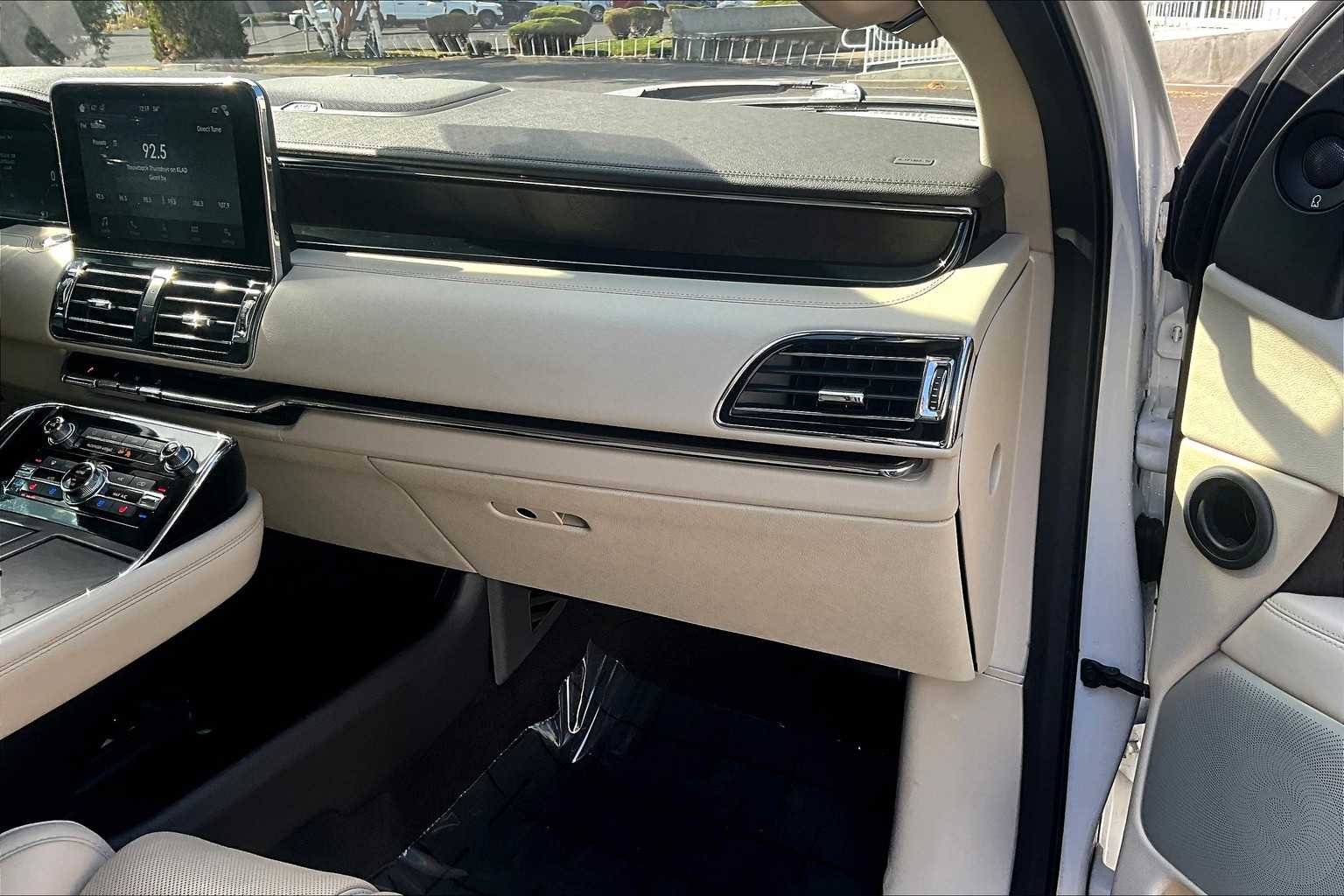 Thumbnail: 2019 Lincoln Navigator - 22