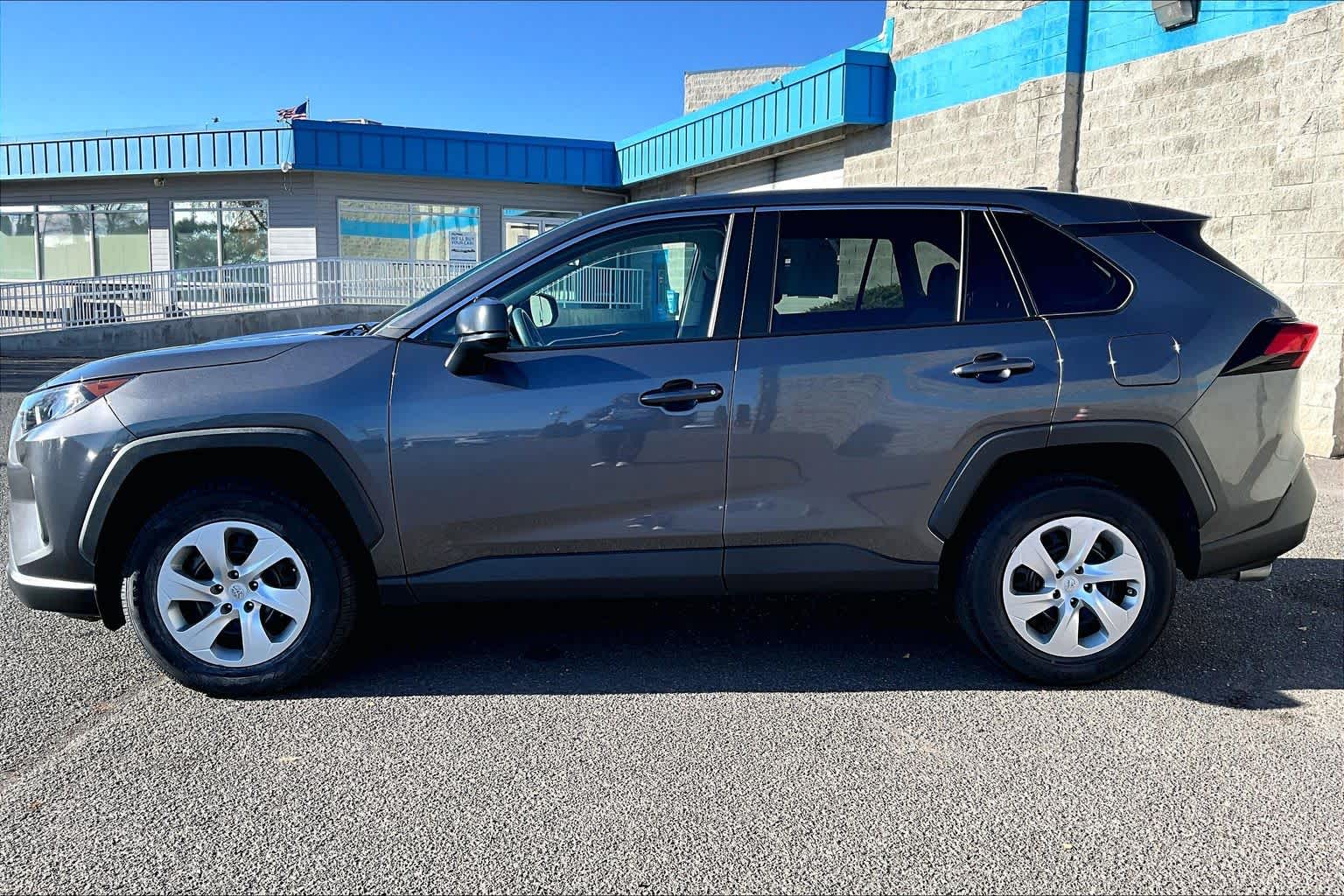 Thumbnail: 2022 Toyota RAV4 - 3