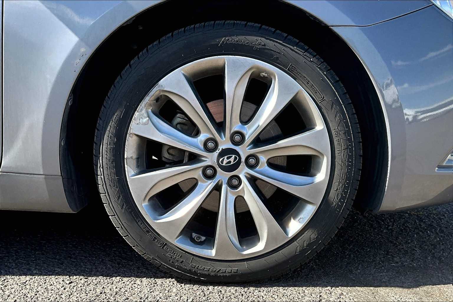 Thumbnail: 2011 Hyundai Sonata - 34