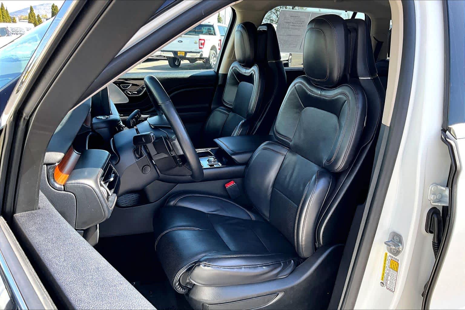 Thumbnail: 2020 Lincoln Aviator - 11