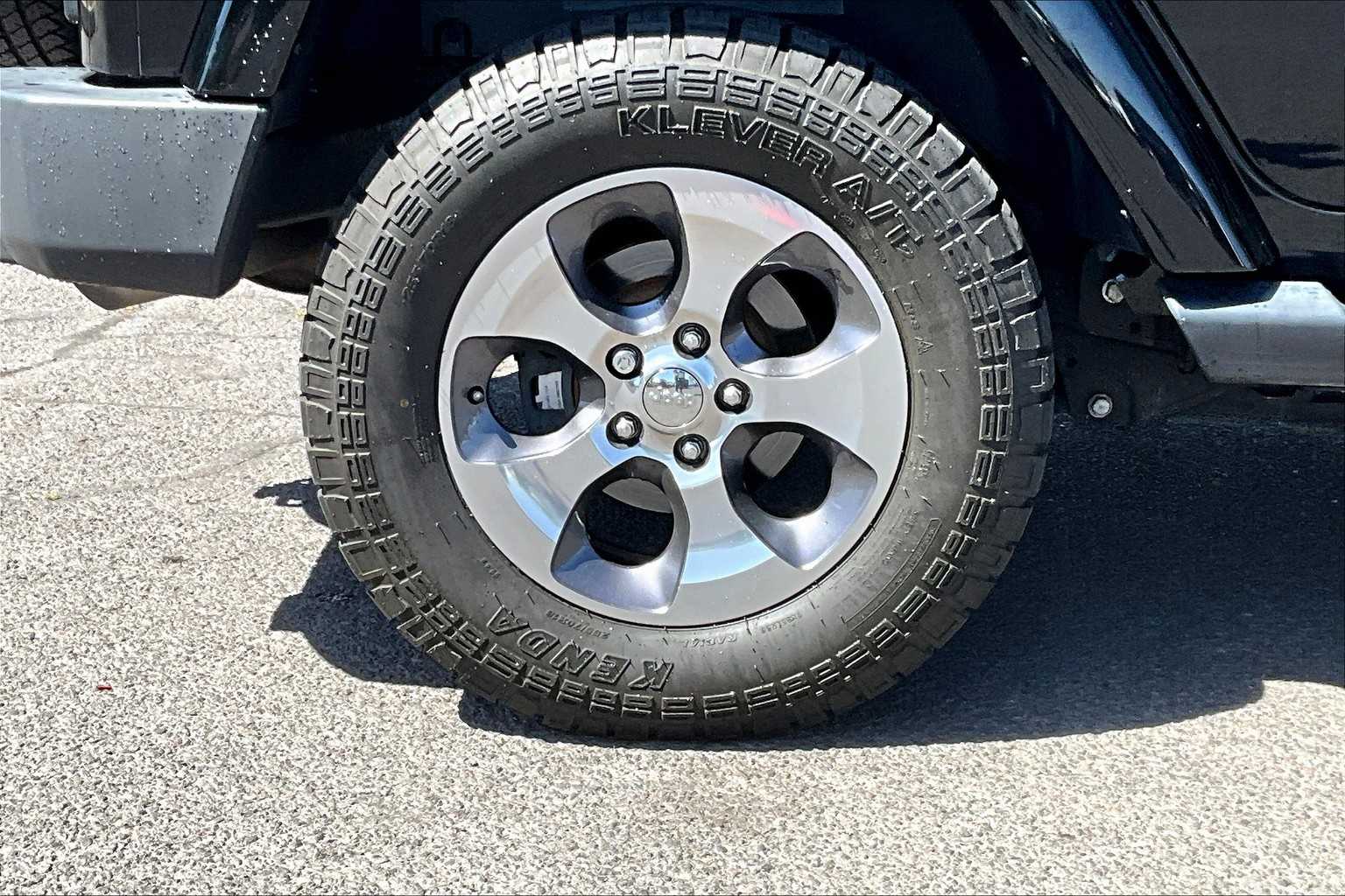2016 Jeep Wrangler Unlimited Sahara 36