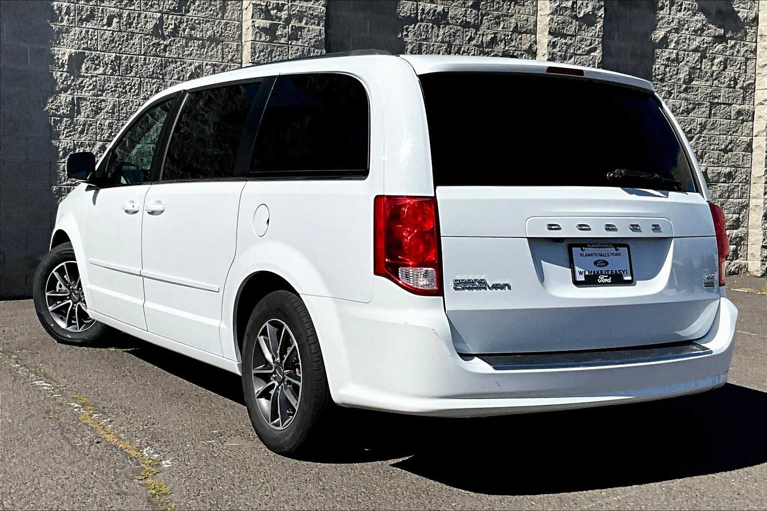 Thumbnail: 2017 Dodge Grand Caravan - 4
