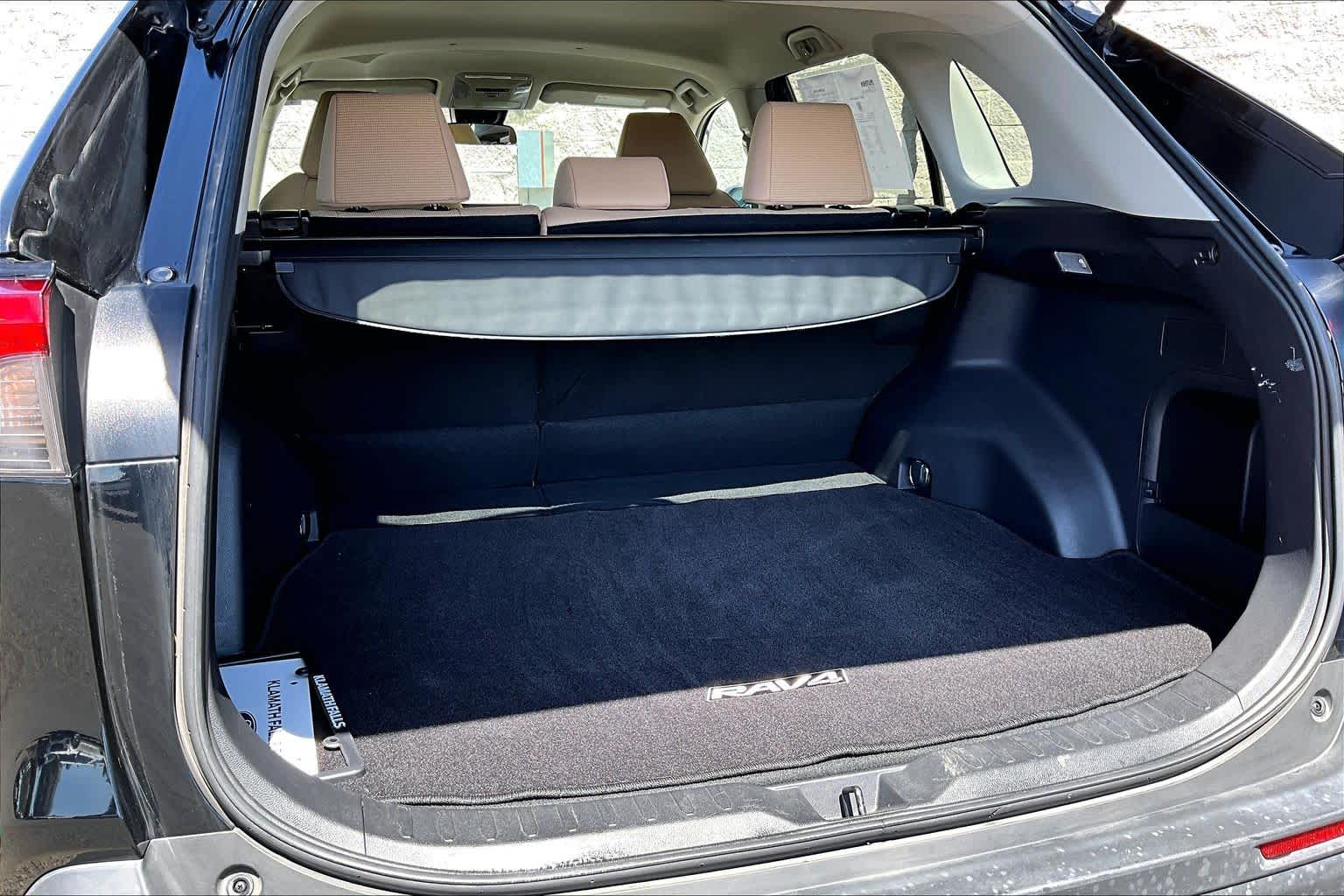 Thumbnail: 2021 Toyota RAV4 - 18