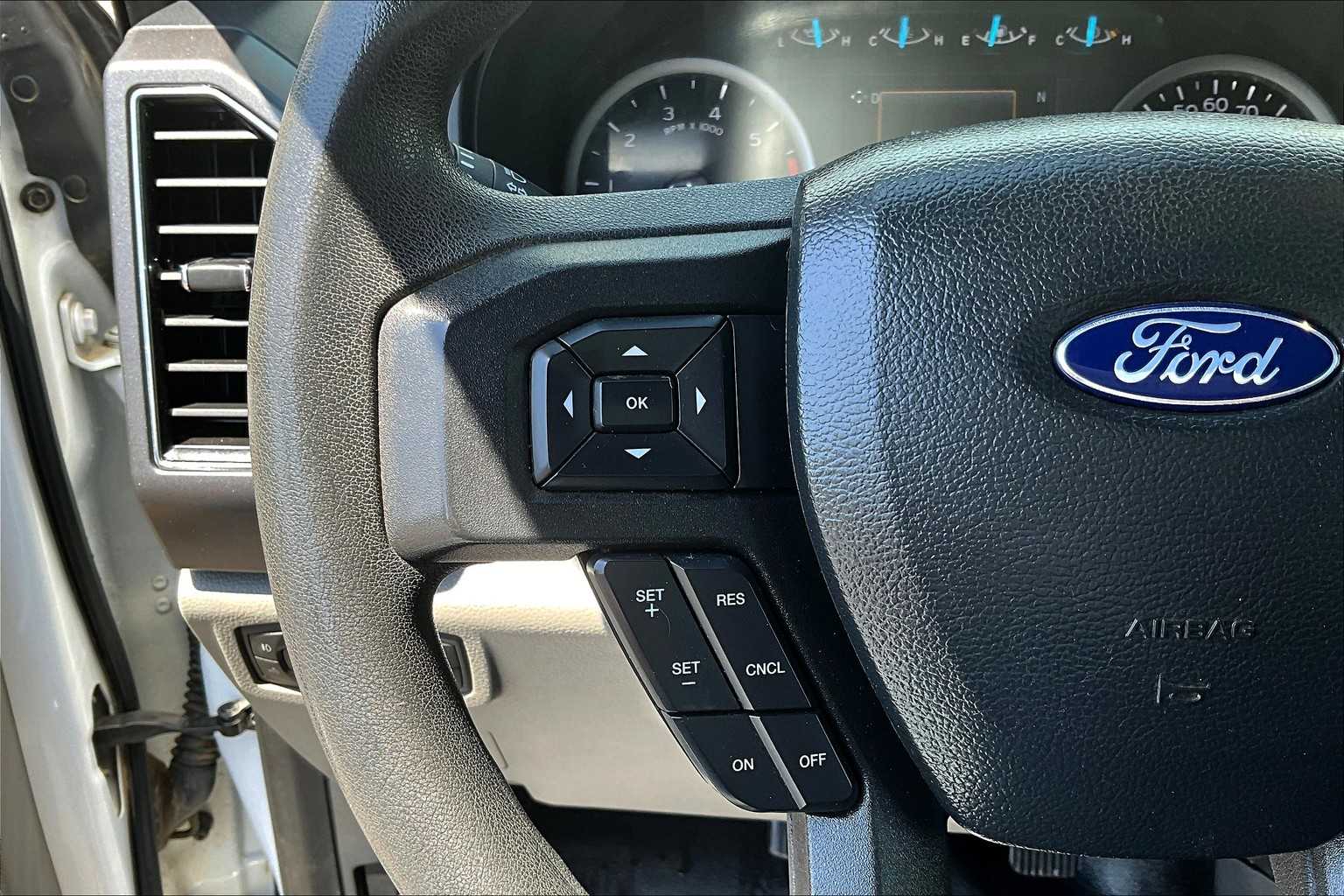 2022 Ford F-350 XLT 24
