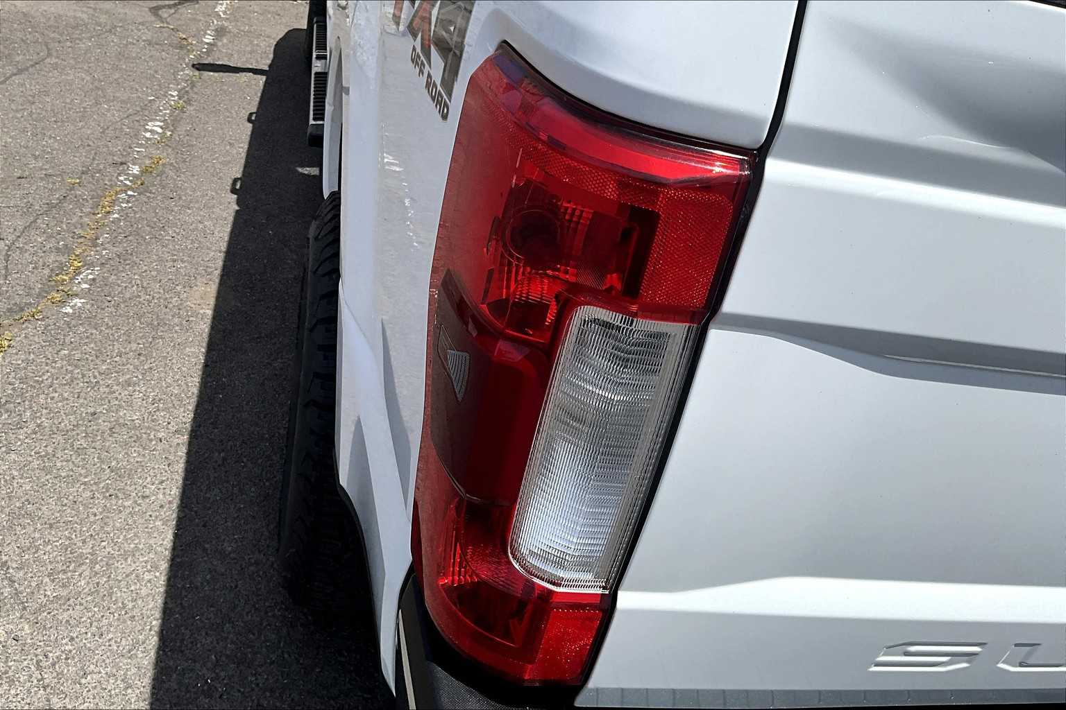 2017 Ford F-350 Lariat 32