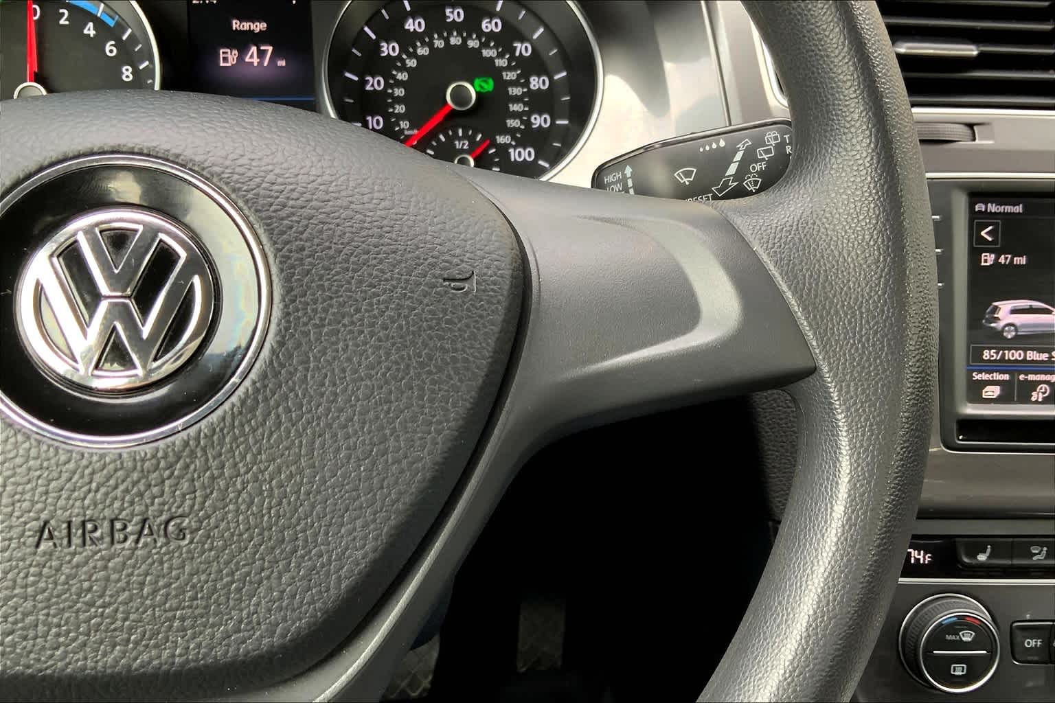 Thumbnail: 2016 Volkswagen e-Golf - 24