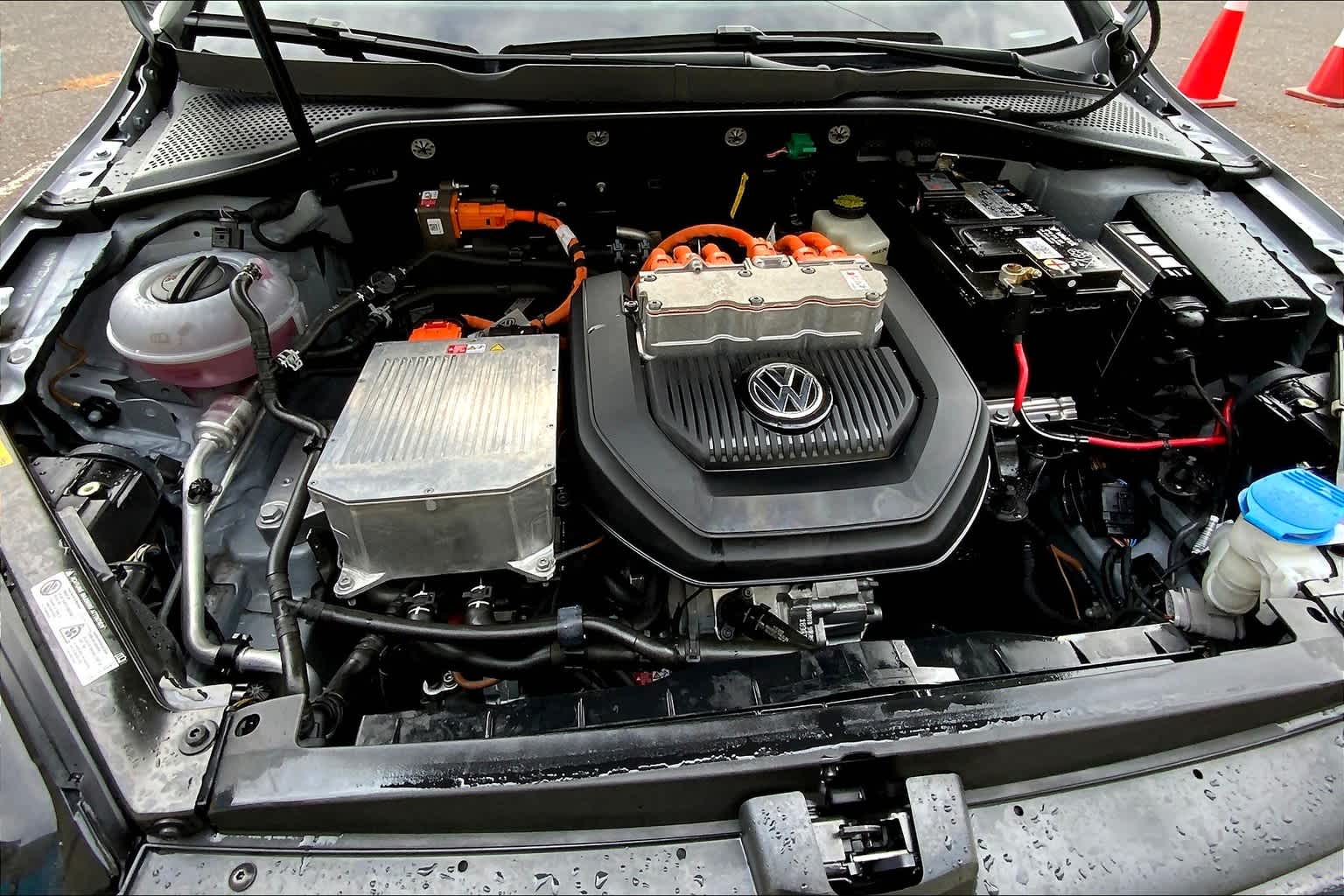 Thumbnail: 2016 Volkswagen e-Golf - 9