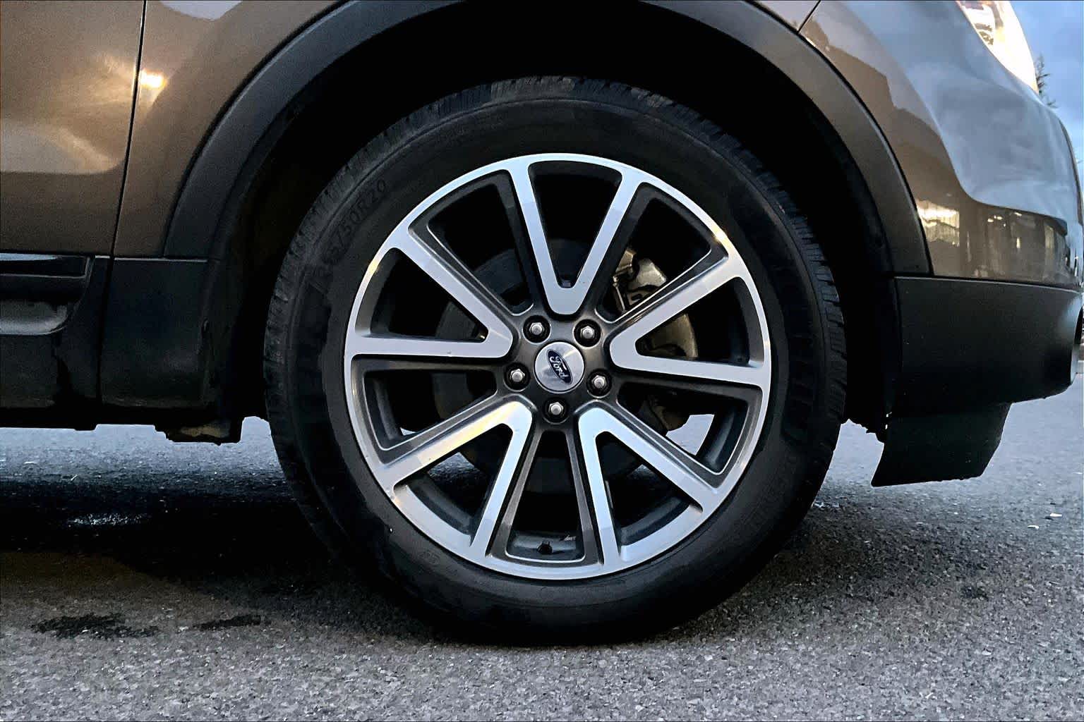 Thumbnail: 2015 Ford Explorer - 34