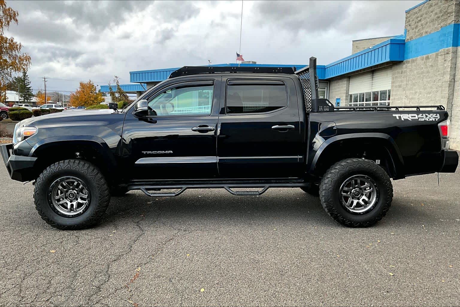 Thumbnail: 2020 Toyota Tacoma - 3