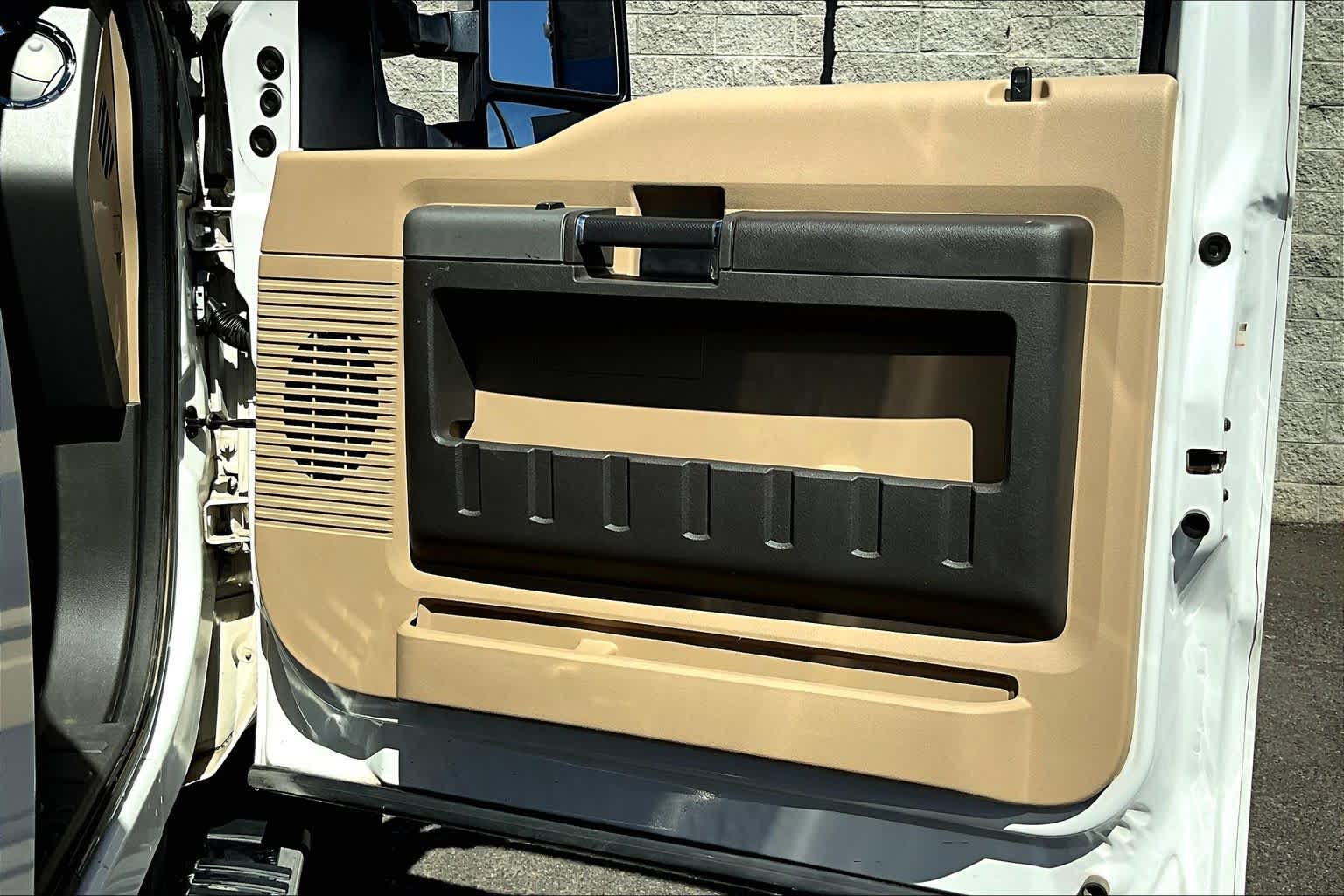 Thumbnail: 2016 Ford F-350 - 28