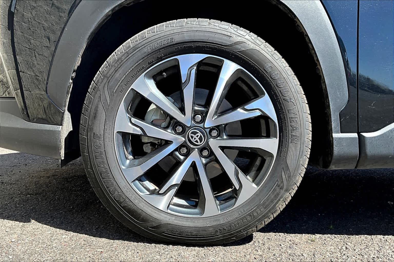 2023 Toyota Corolla Cross XLE 8