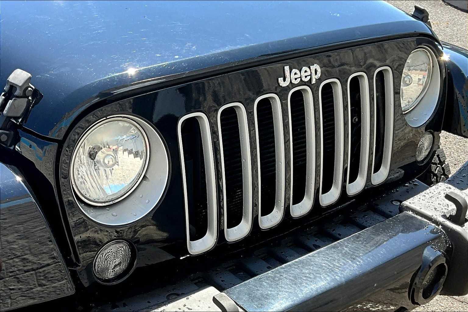 2016 Jeep Wrangler Unlimited Sahara 33